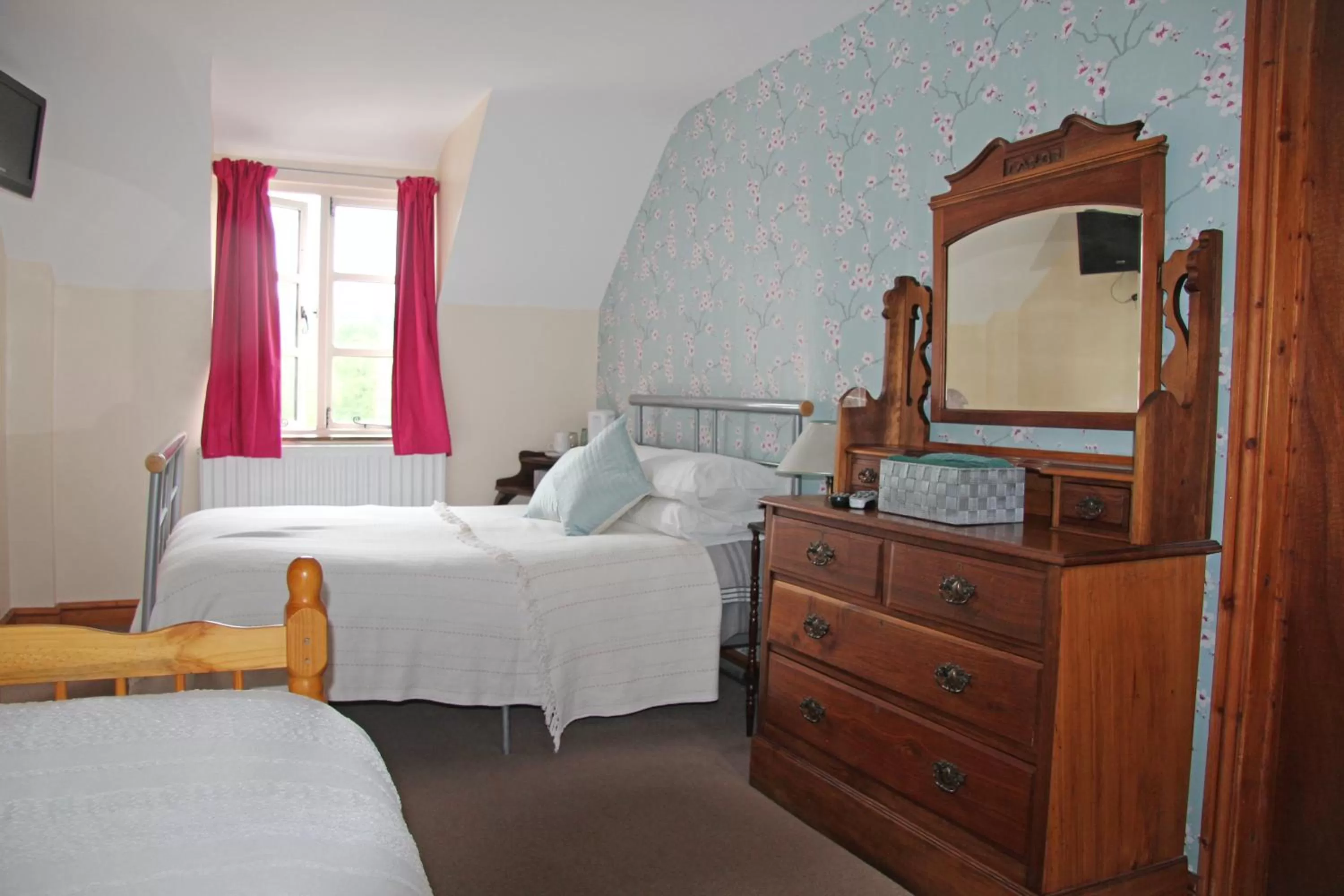 Bed in The crown inn Longtown