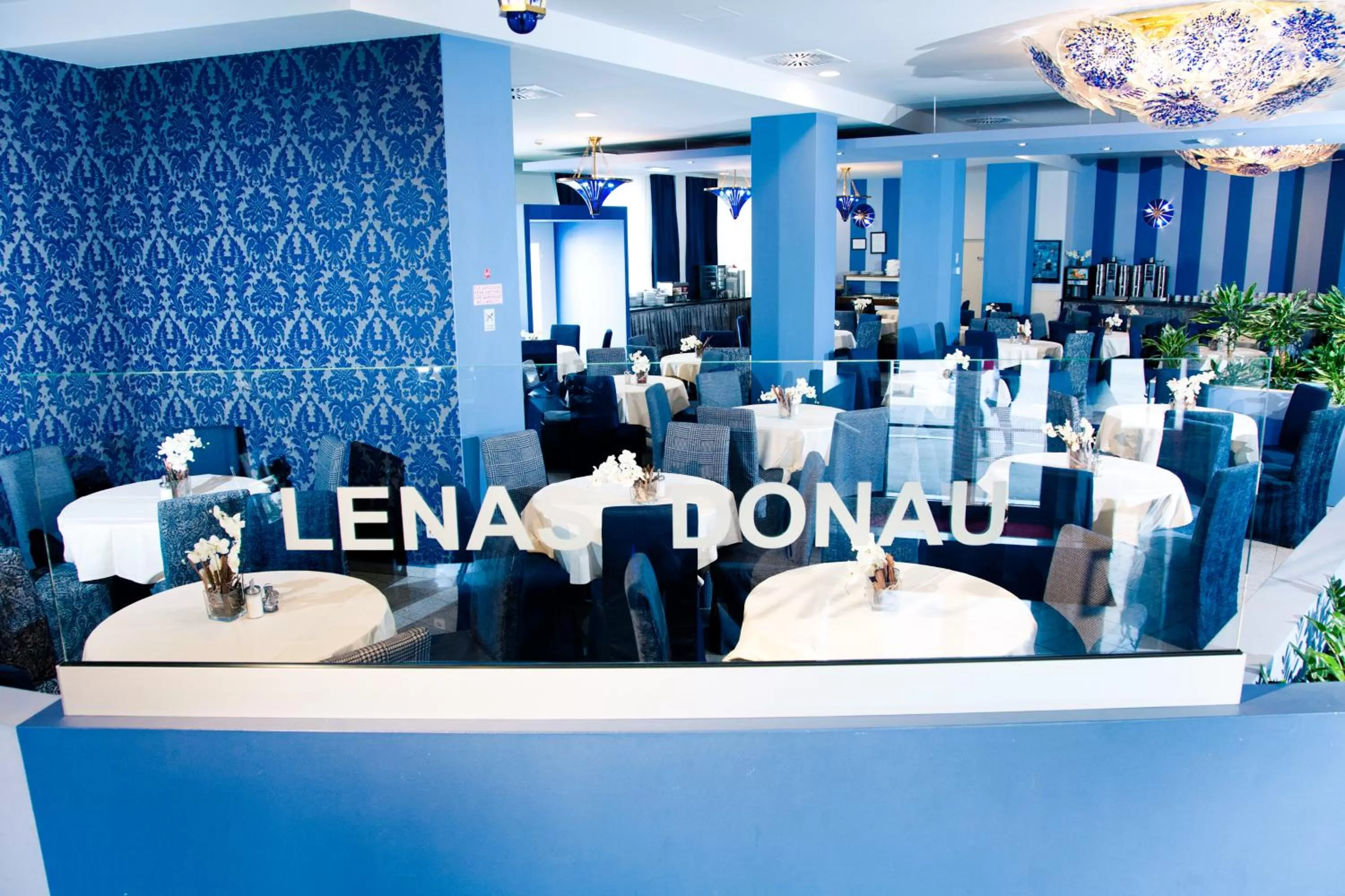 Restaurant/places to eat in Lenas Donau Hotel