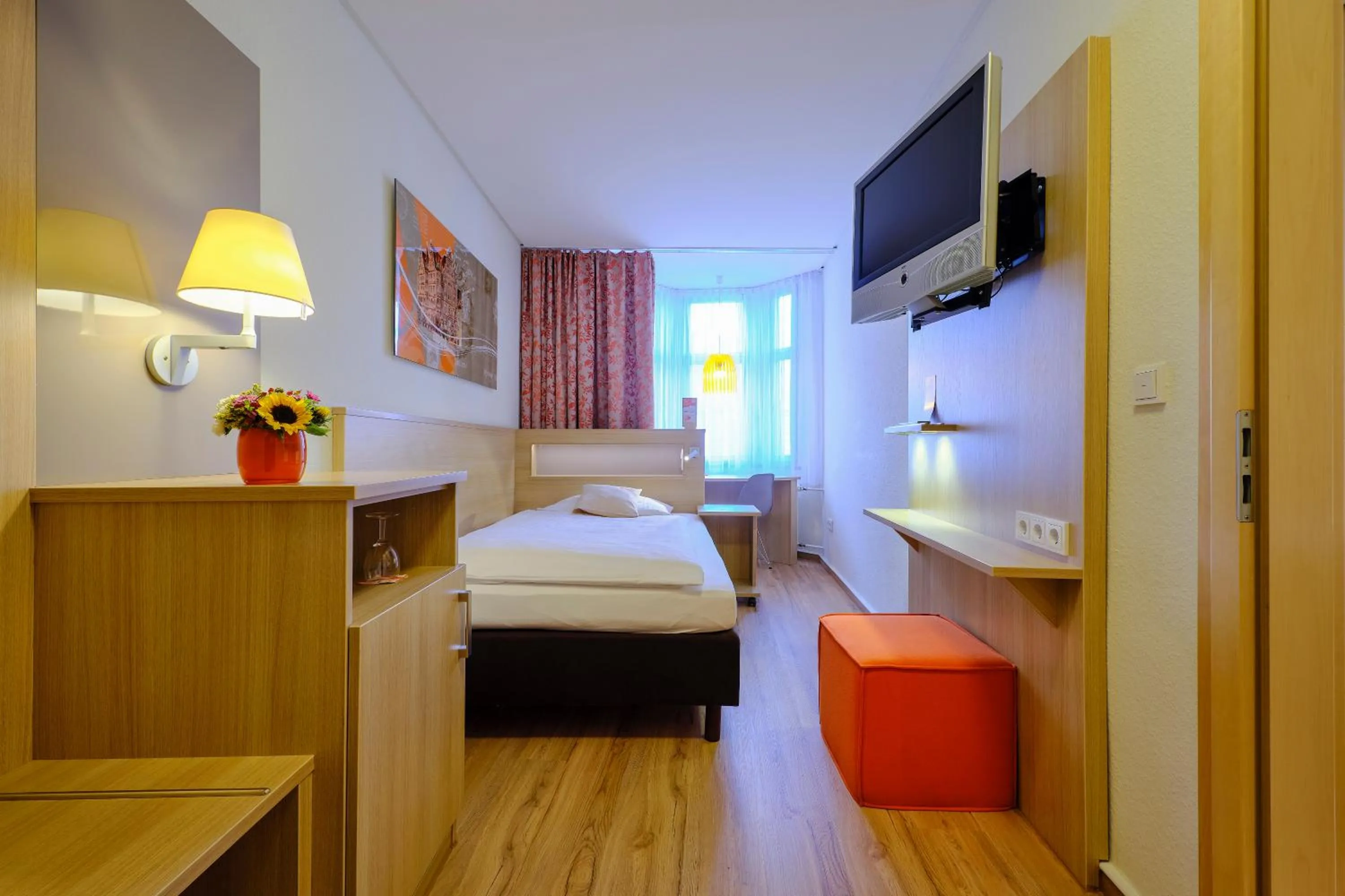 Bedroom, Bed in Hotel VICTORIA Nürnberg