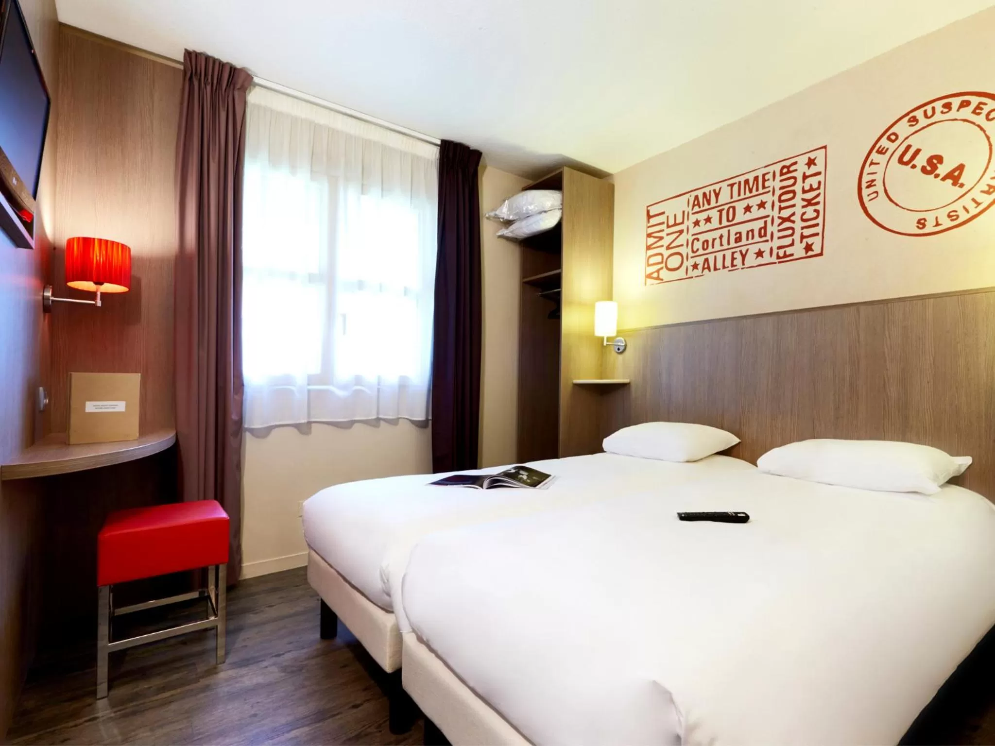 Bed in Brit Hotel Essentiel Cholet