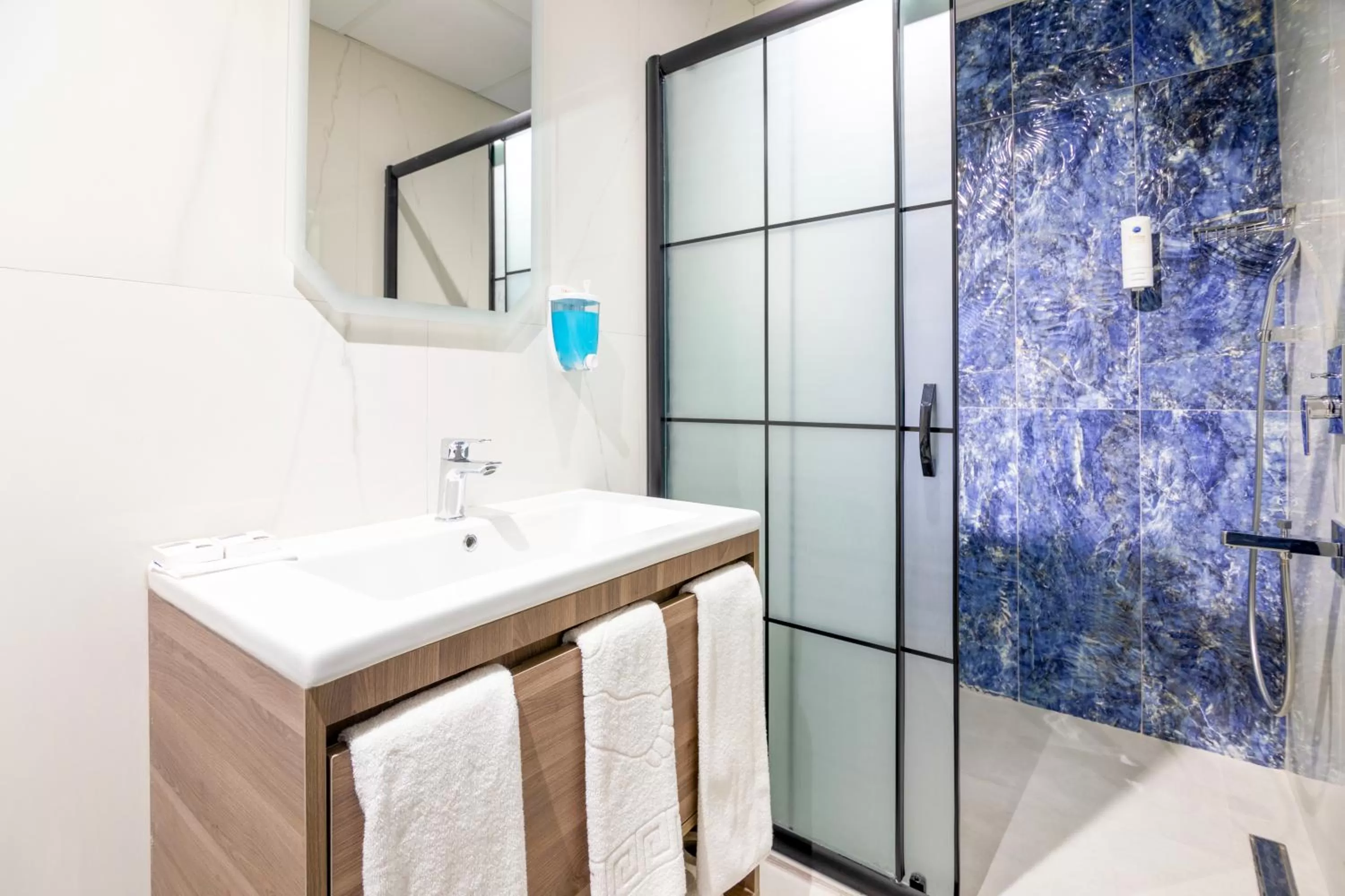 Shower in The Omiya Hotel