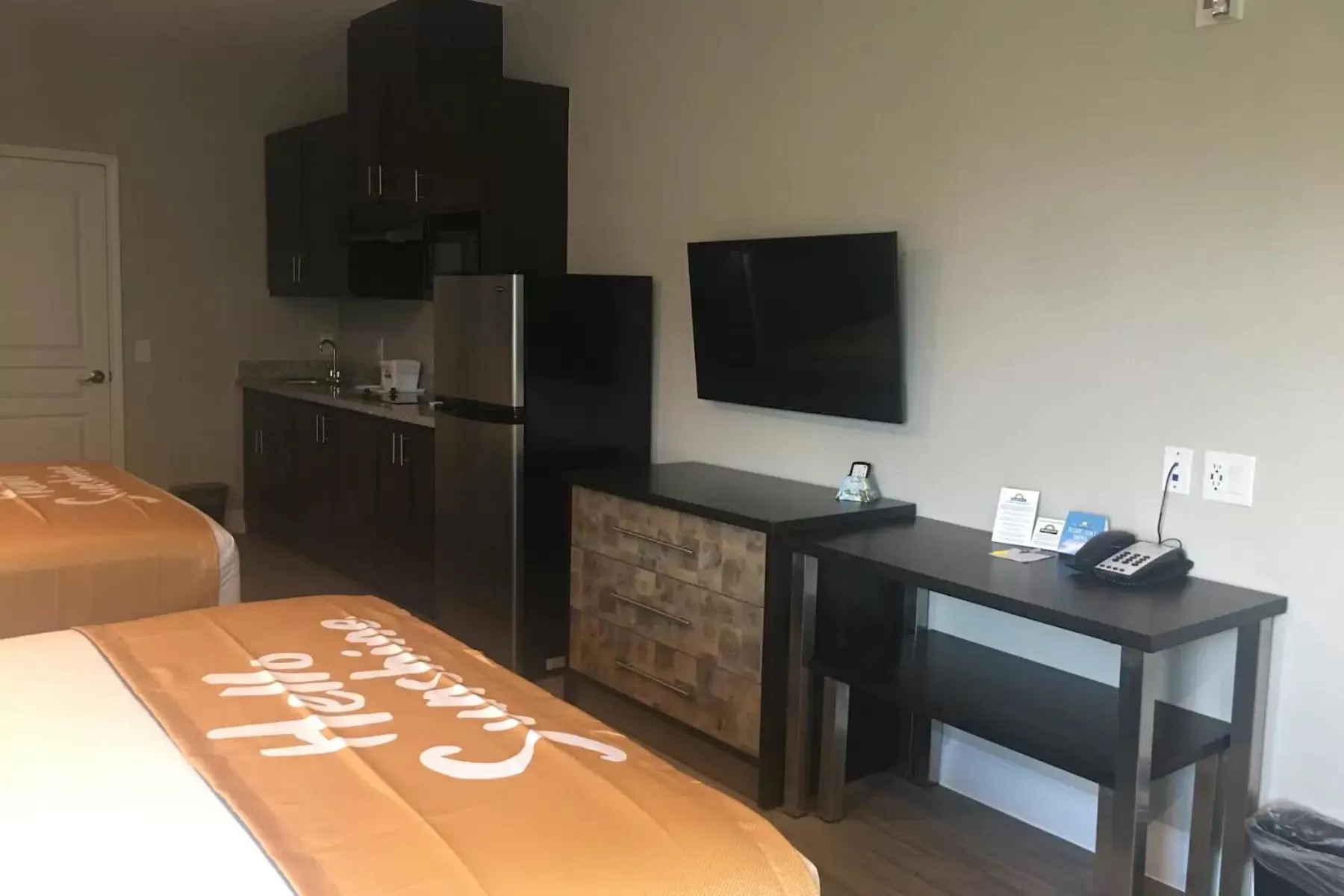 Bed in Days Inn & Suites by Wyndham La Porte