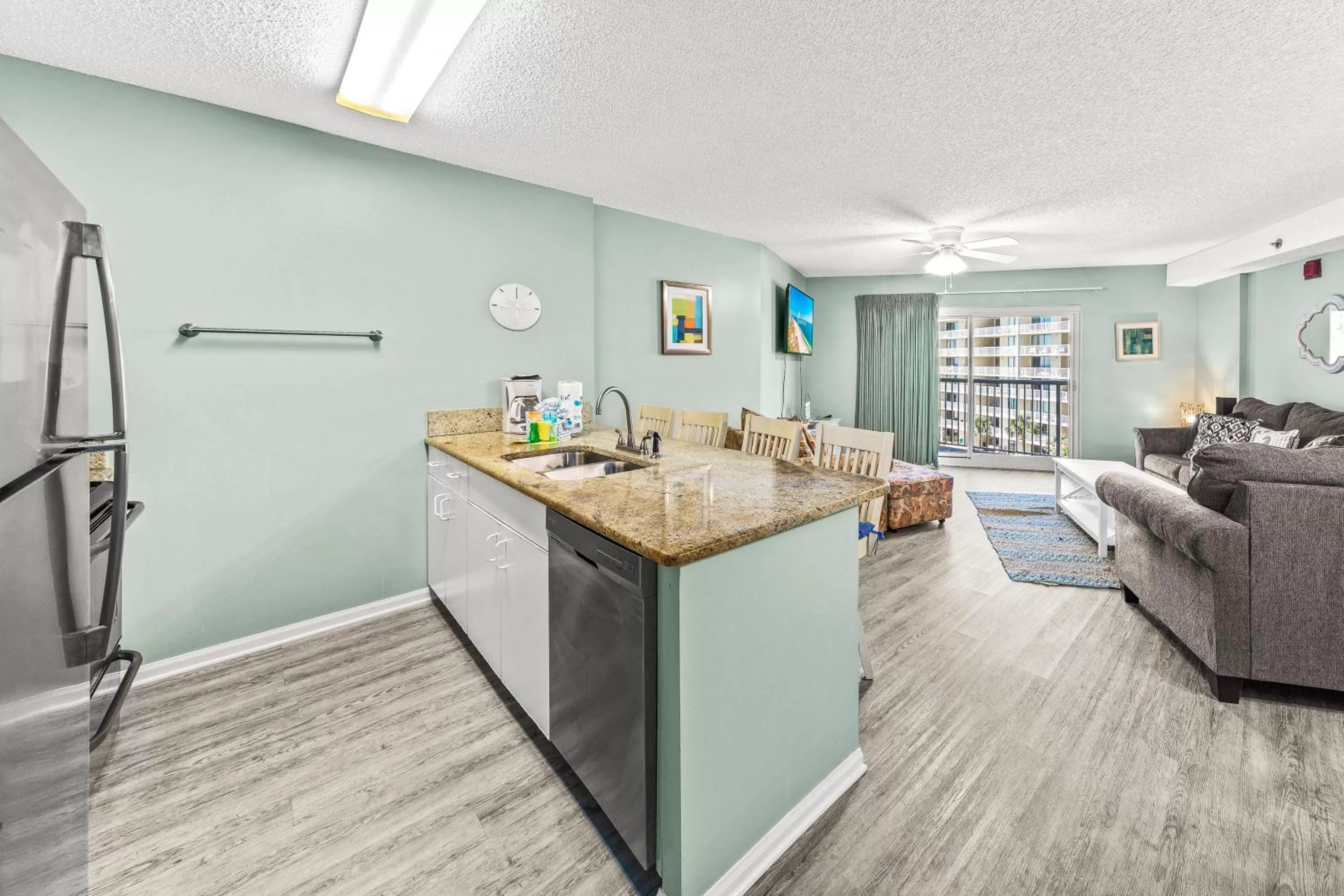 Kitchen or kitchenette in Tradewinds Unit 406