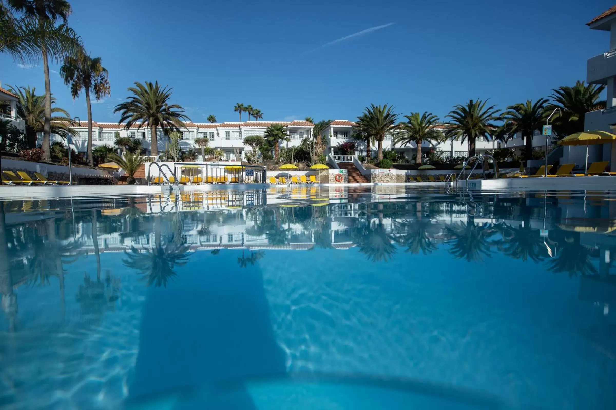 Swimming pool in Fuentepark Apartments