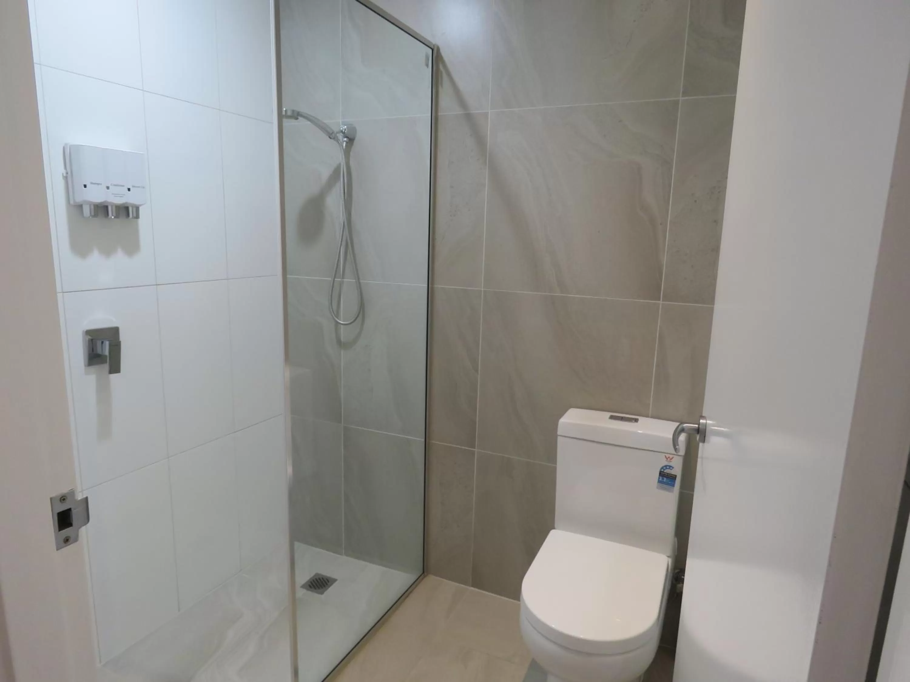 Bathroom in Burke & Wills Mt Isa