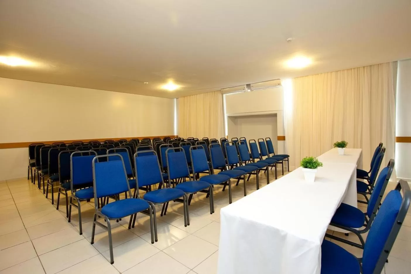 Business facilities in America Towers Hotel