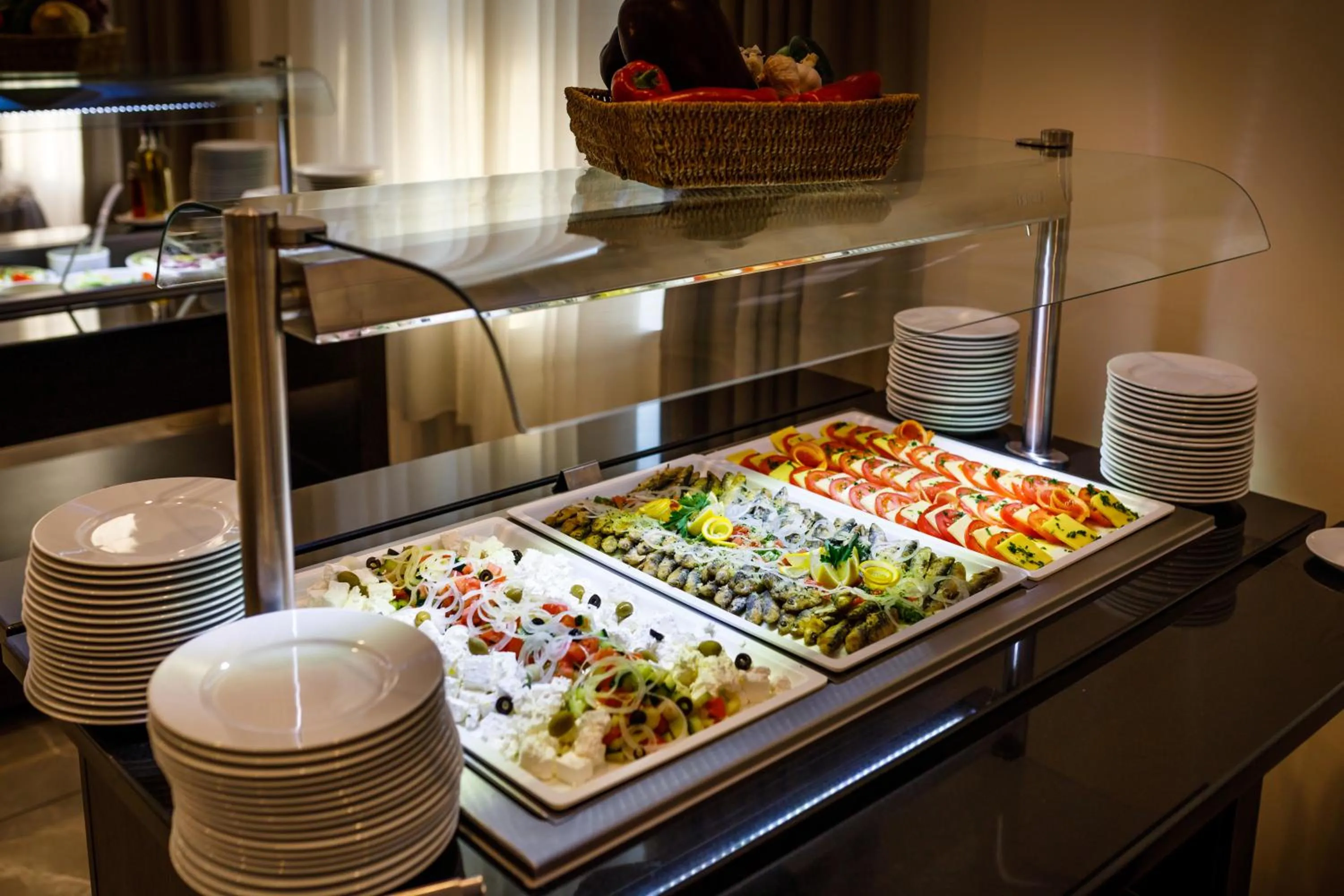 Restaurant/places to eat in Hotel Continental