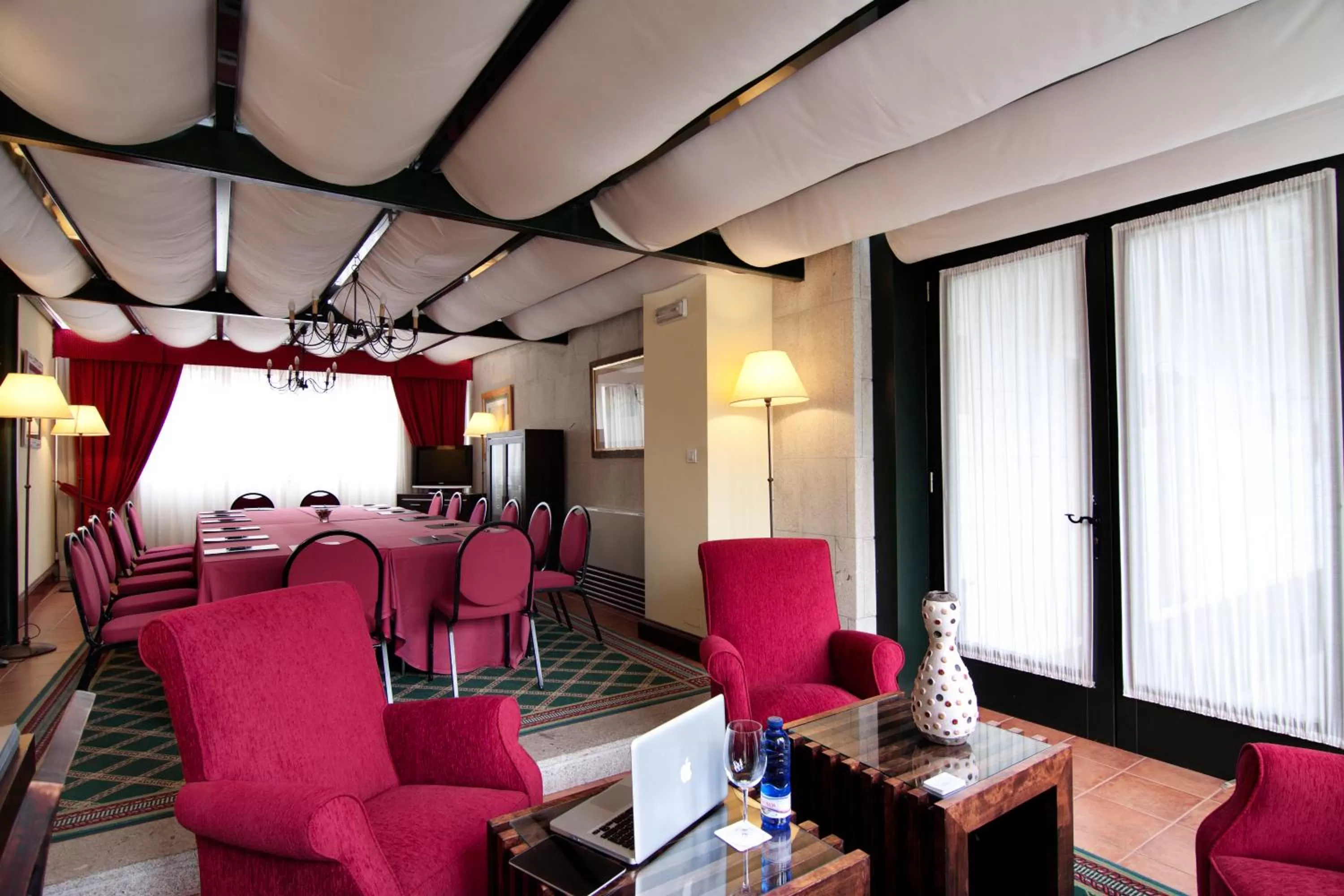 Meeting/conference room in Hotel Virxe da Cerca by Pousadas de Compostela