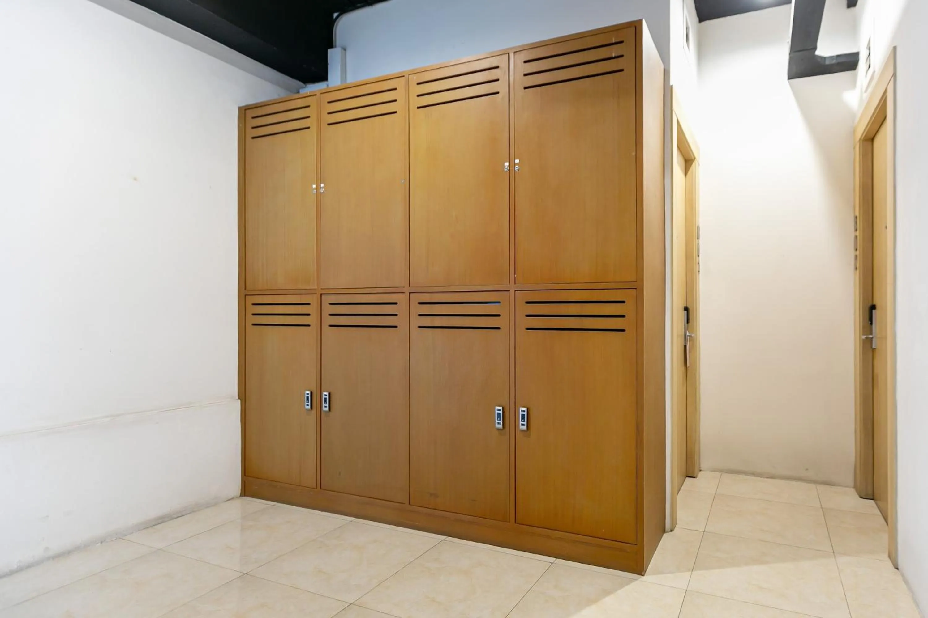 wardrobe in The Bedrooms Hostel Pattaya