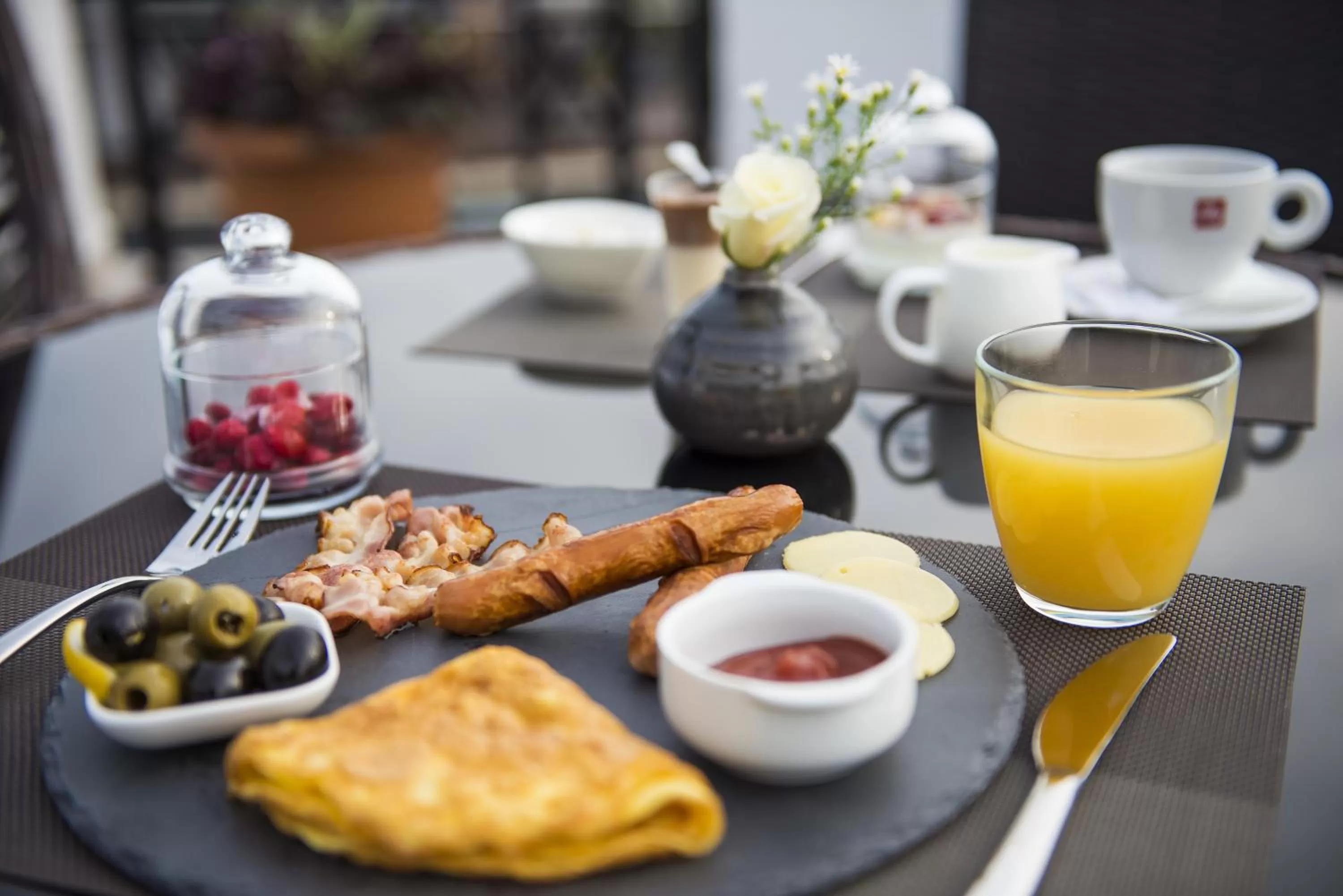 Restaurant/places to eat in Tbilisi Inn