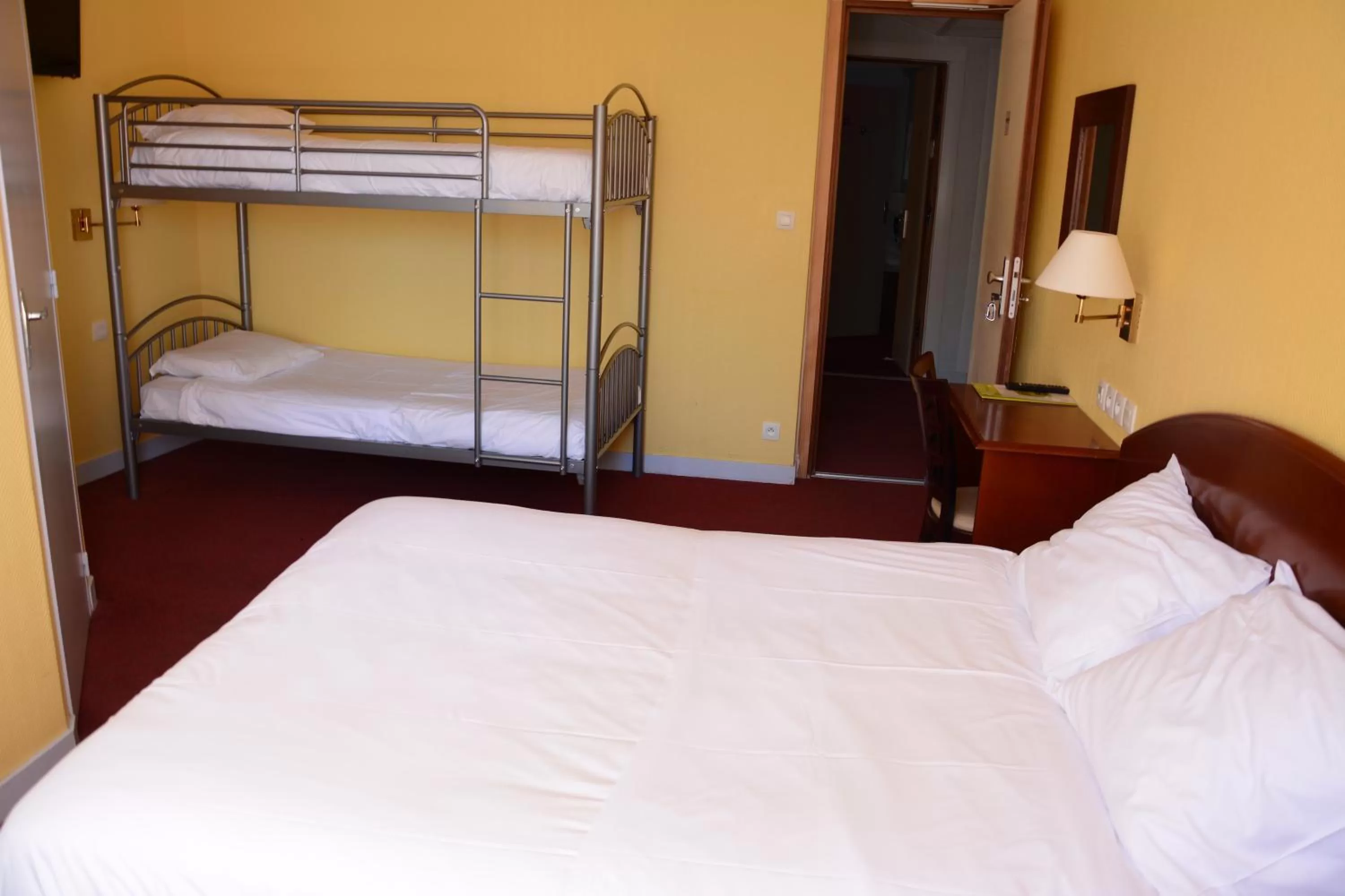 Bed in Logis Le Petit Trianon