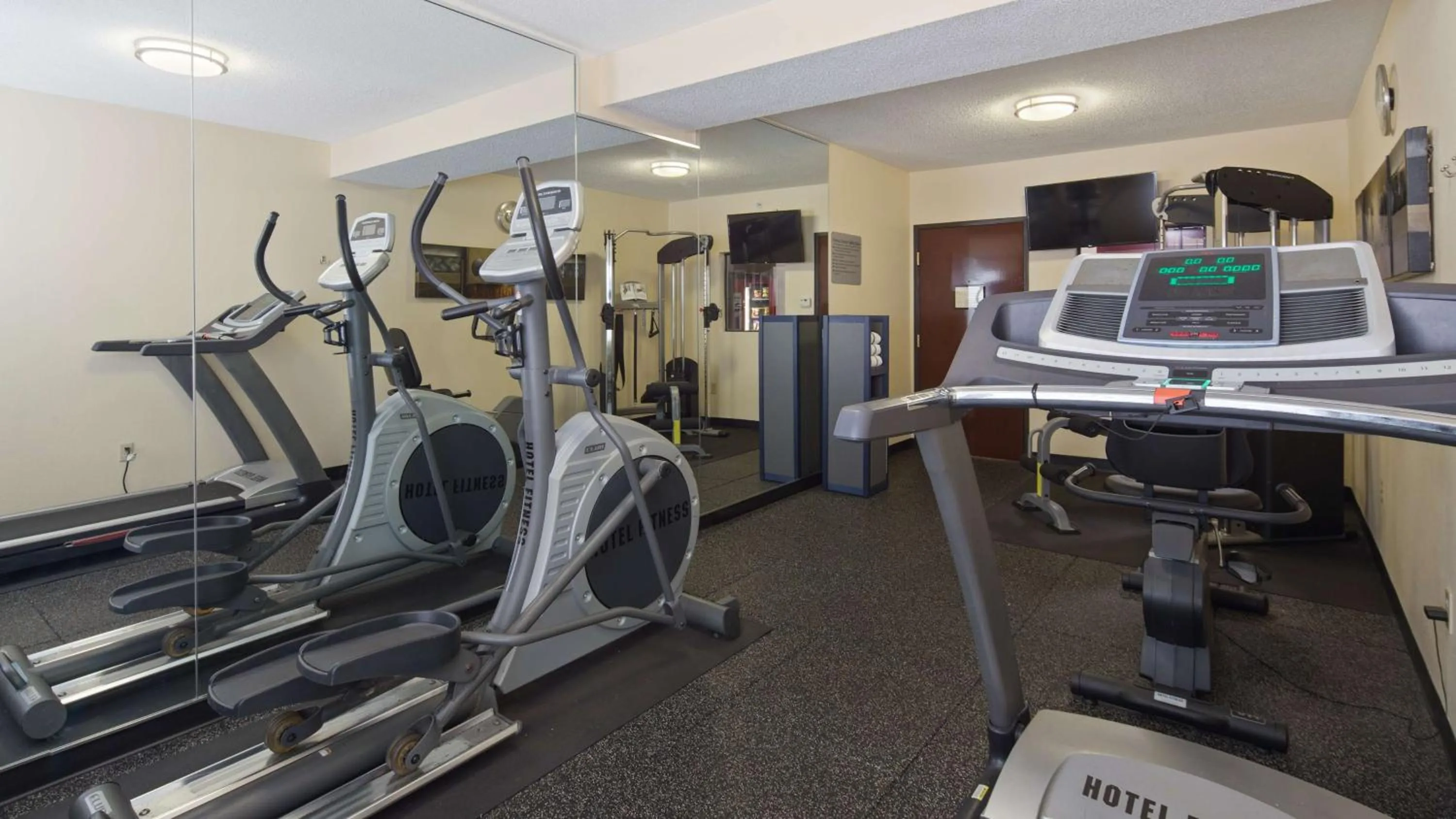 Fitness centre/facilities in Best Western Plus Huntersville
