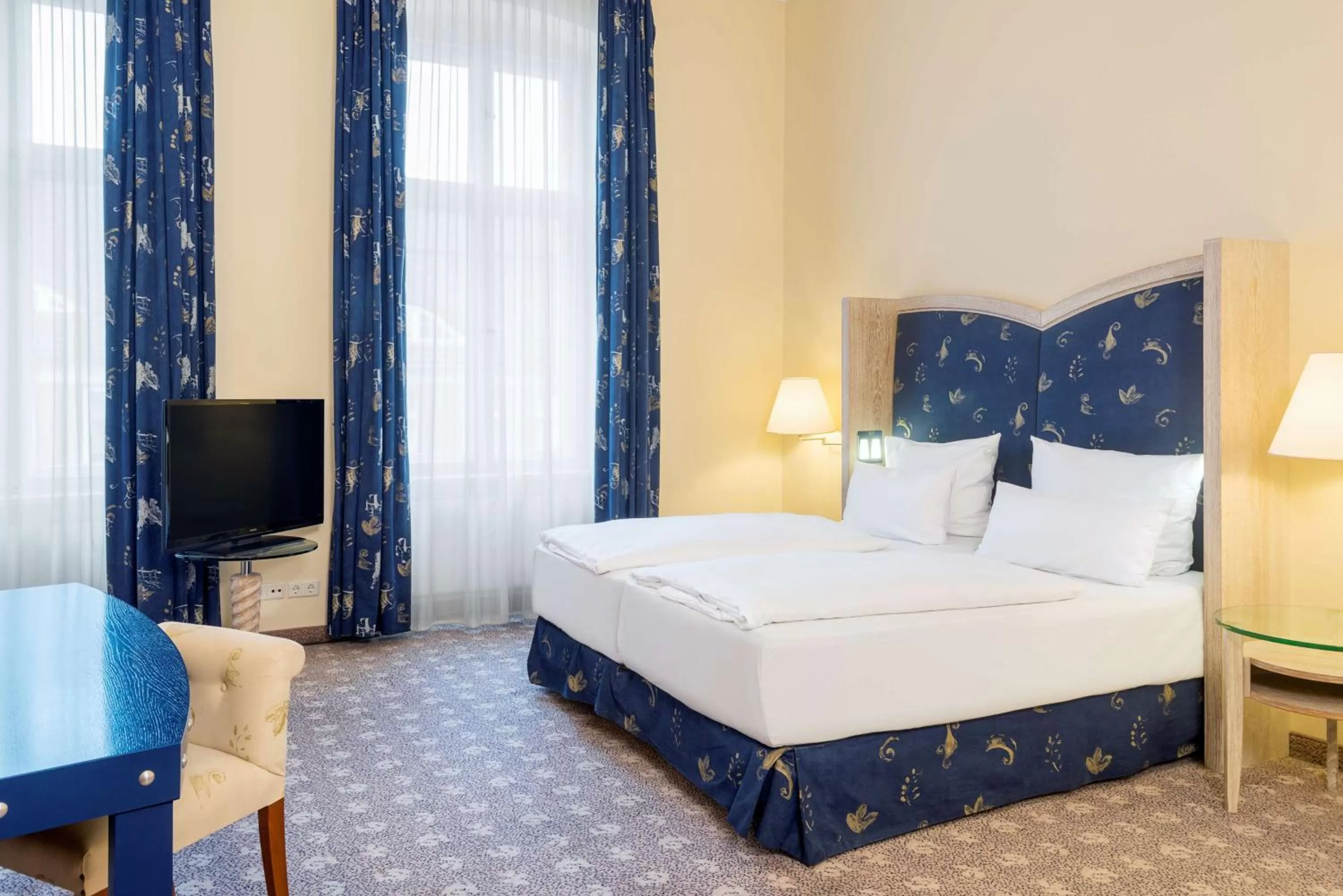 Photo of the whole room, Bed in NH Potsdam