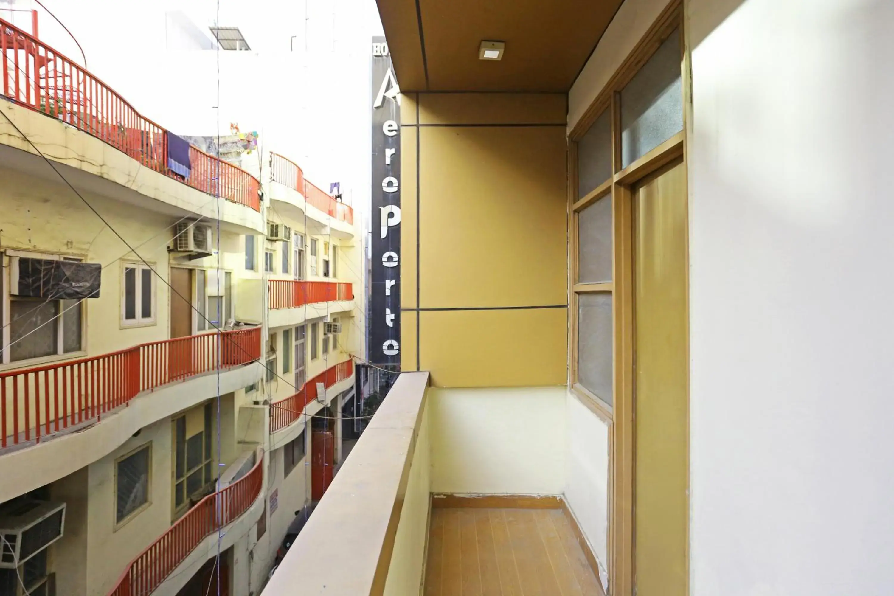 Deluxe Double or Twin Room with Balcony in Hotel Aeroporto Near Airport & Aerocity Deluxe Double or Twin Room with Balcony in Hotel Aeroporto Near Airport & Aerocity