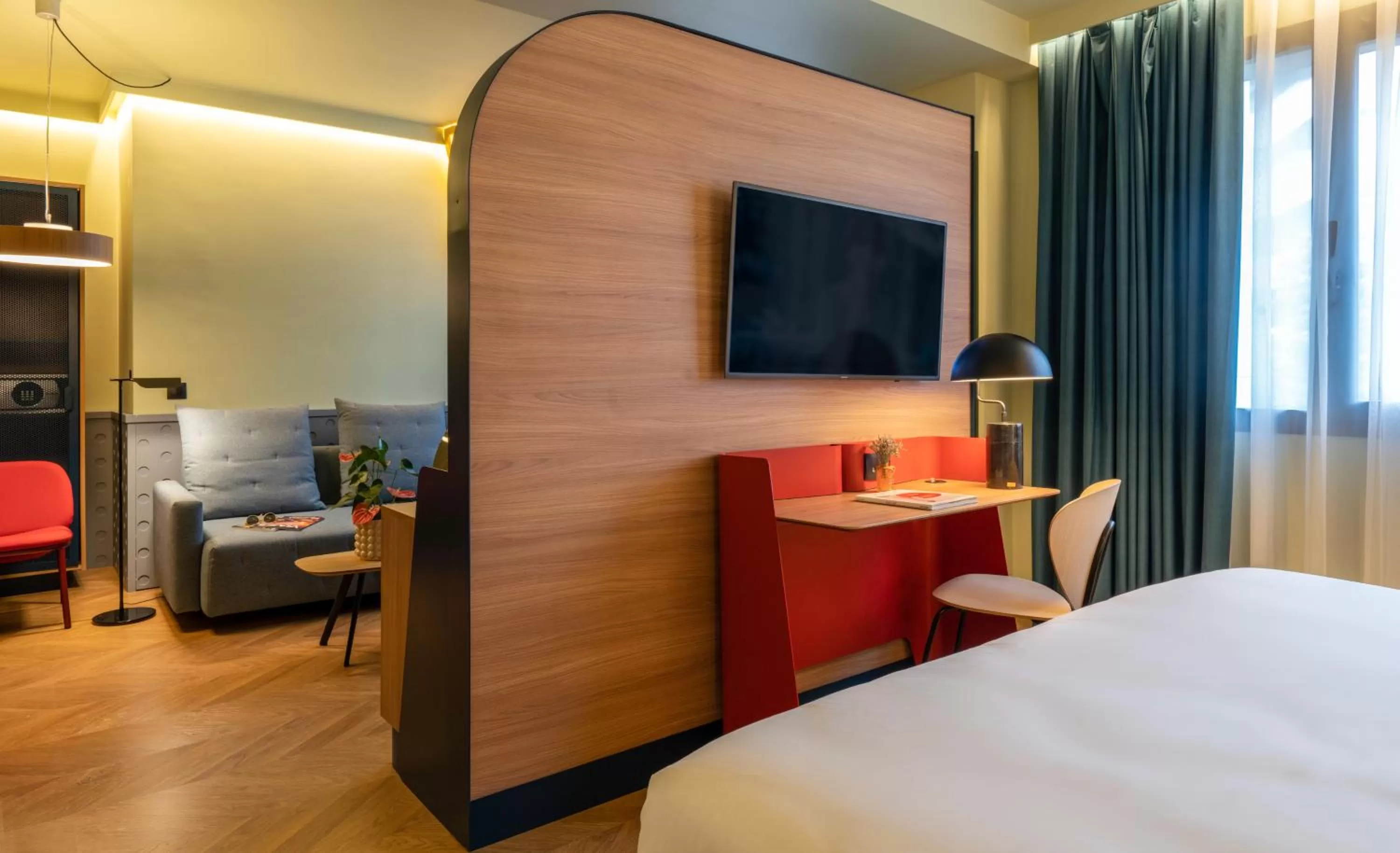 Living room, Bed in Ibis Styles Madrid City Las Ventas