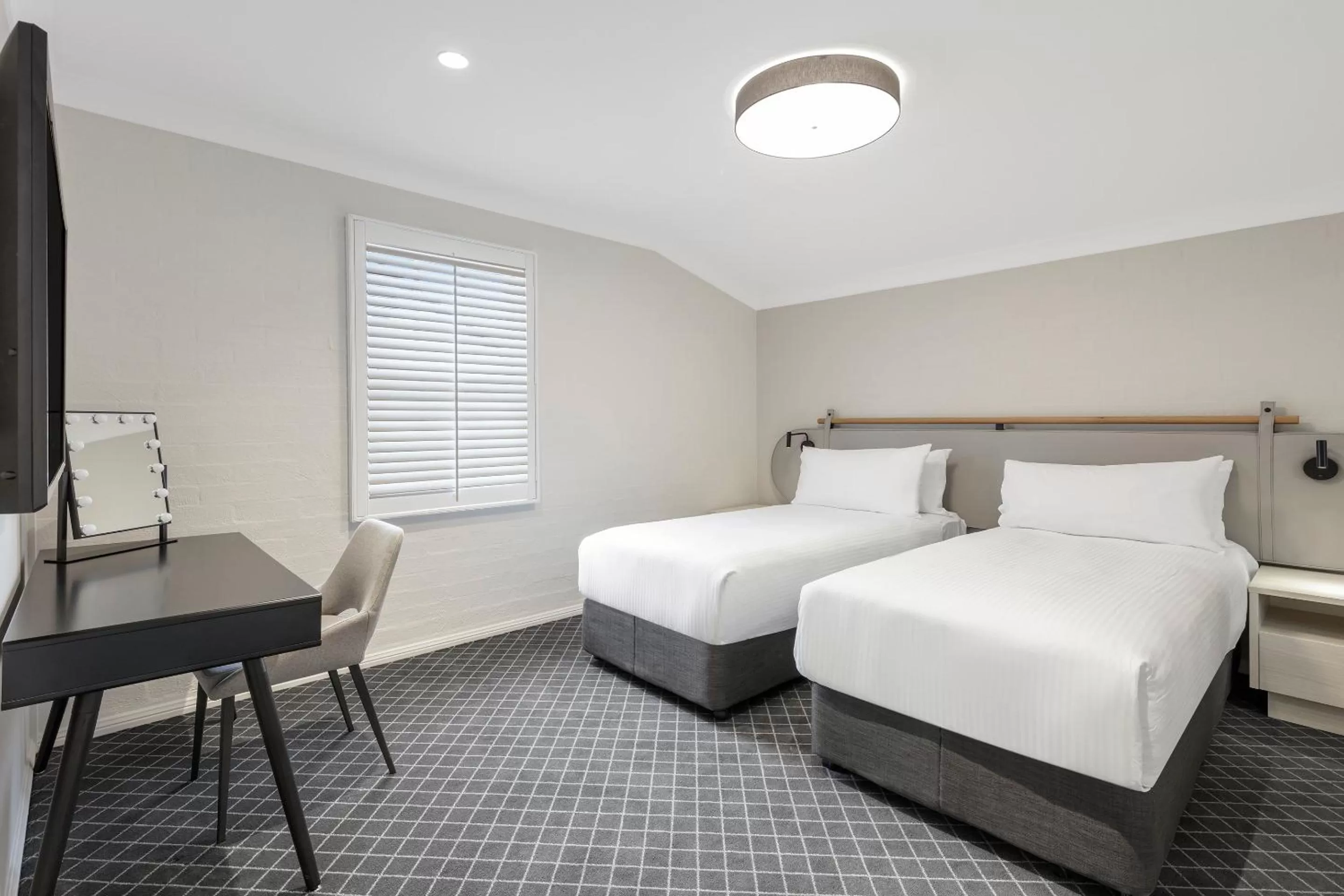 Photo of the whole room, Bed in Crowne Plaza Hawkesbury Valley by IHG