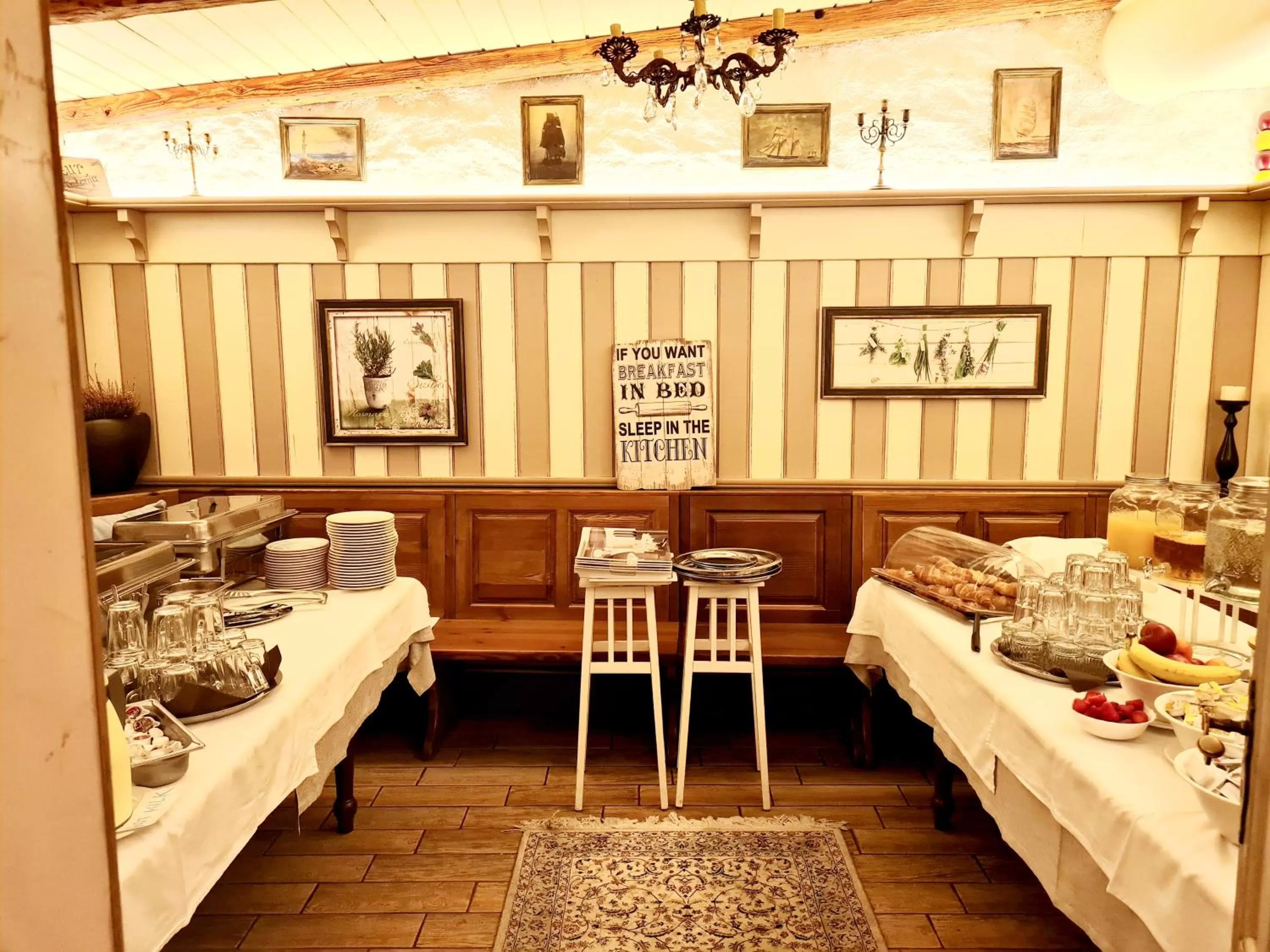 Restaurant/Places to Eat in AZUR ROOMS LJUBLJANA