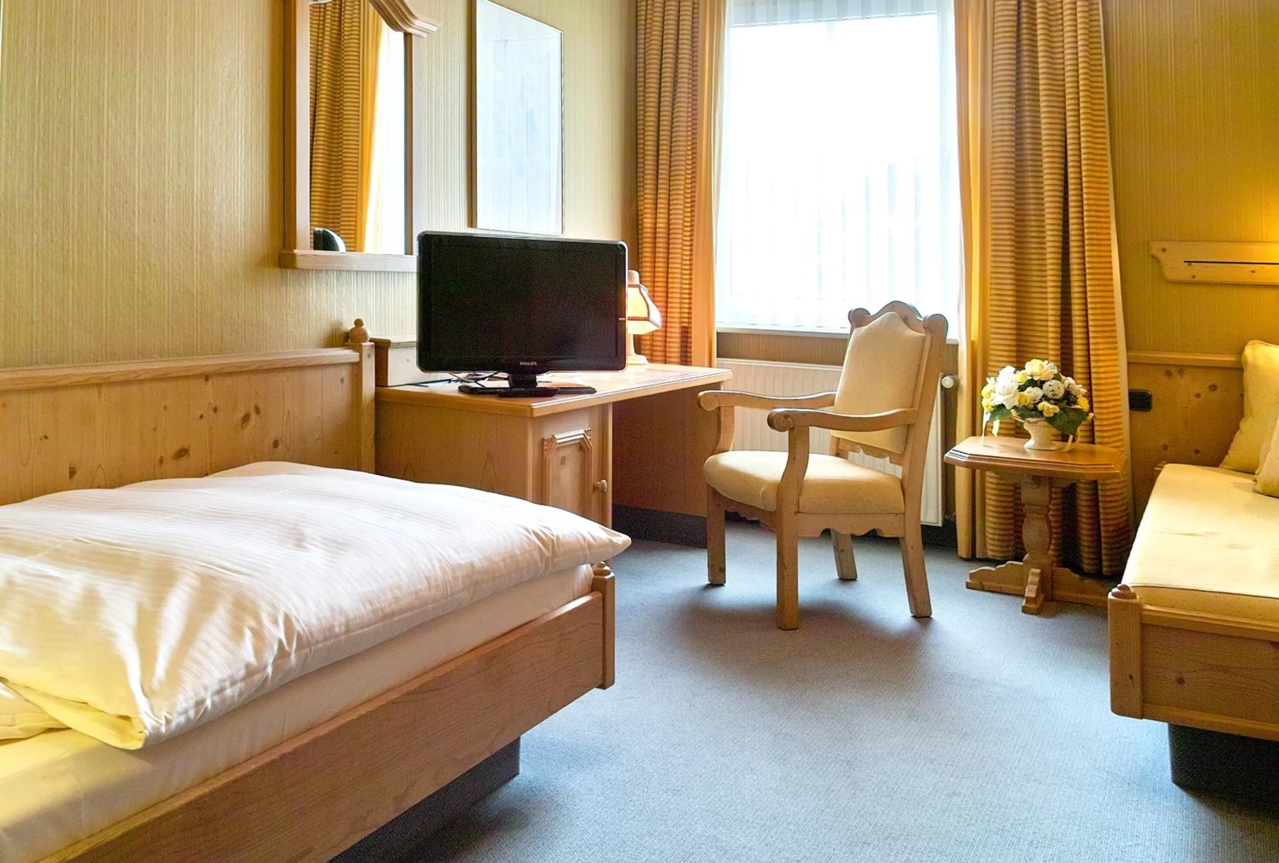 Photo of the whole room, Bed in Hotel Falter