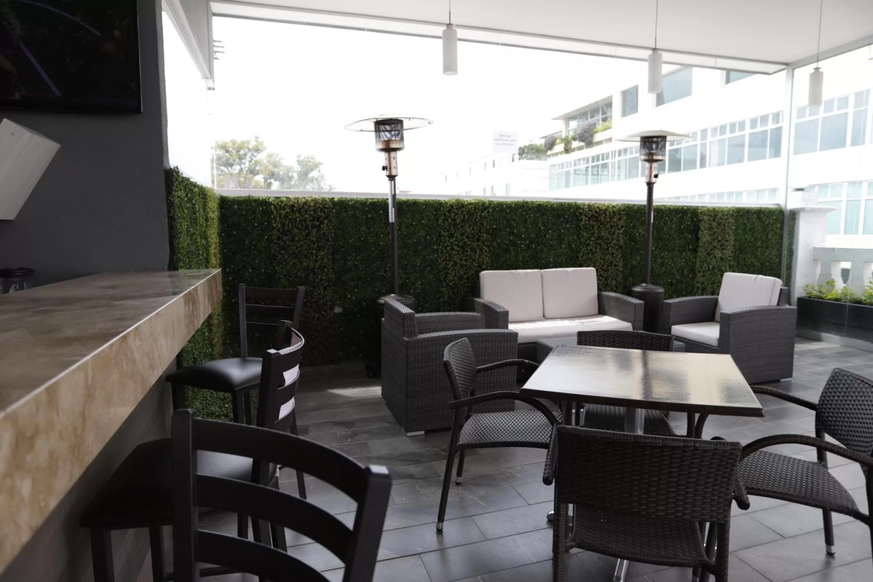 Restaurant/places to eat in Hotel Sofia