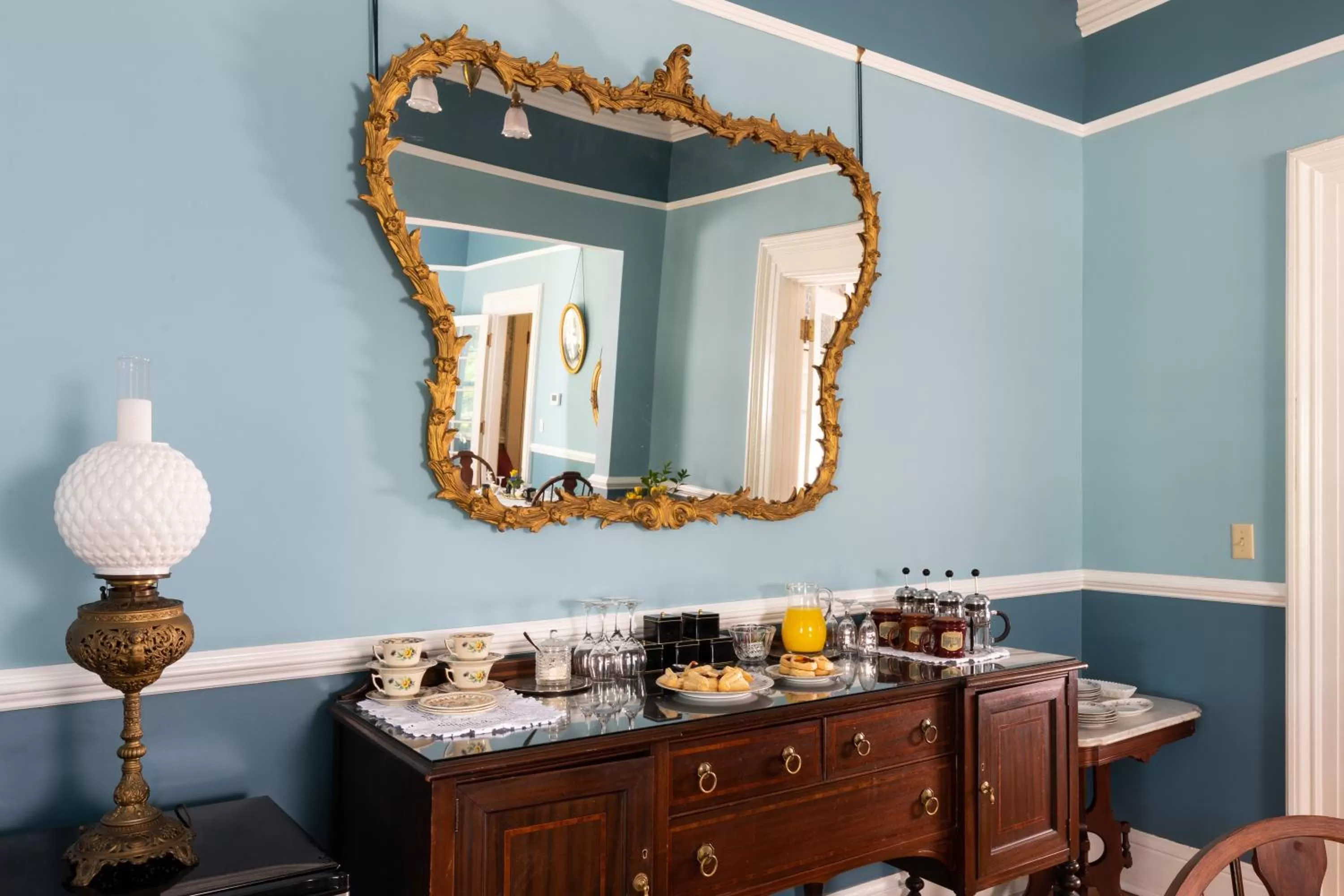 Coffee/tea facilities in Rosemont Inn