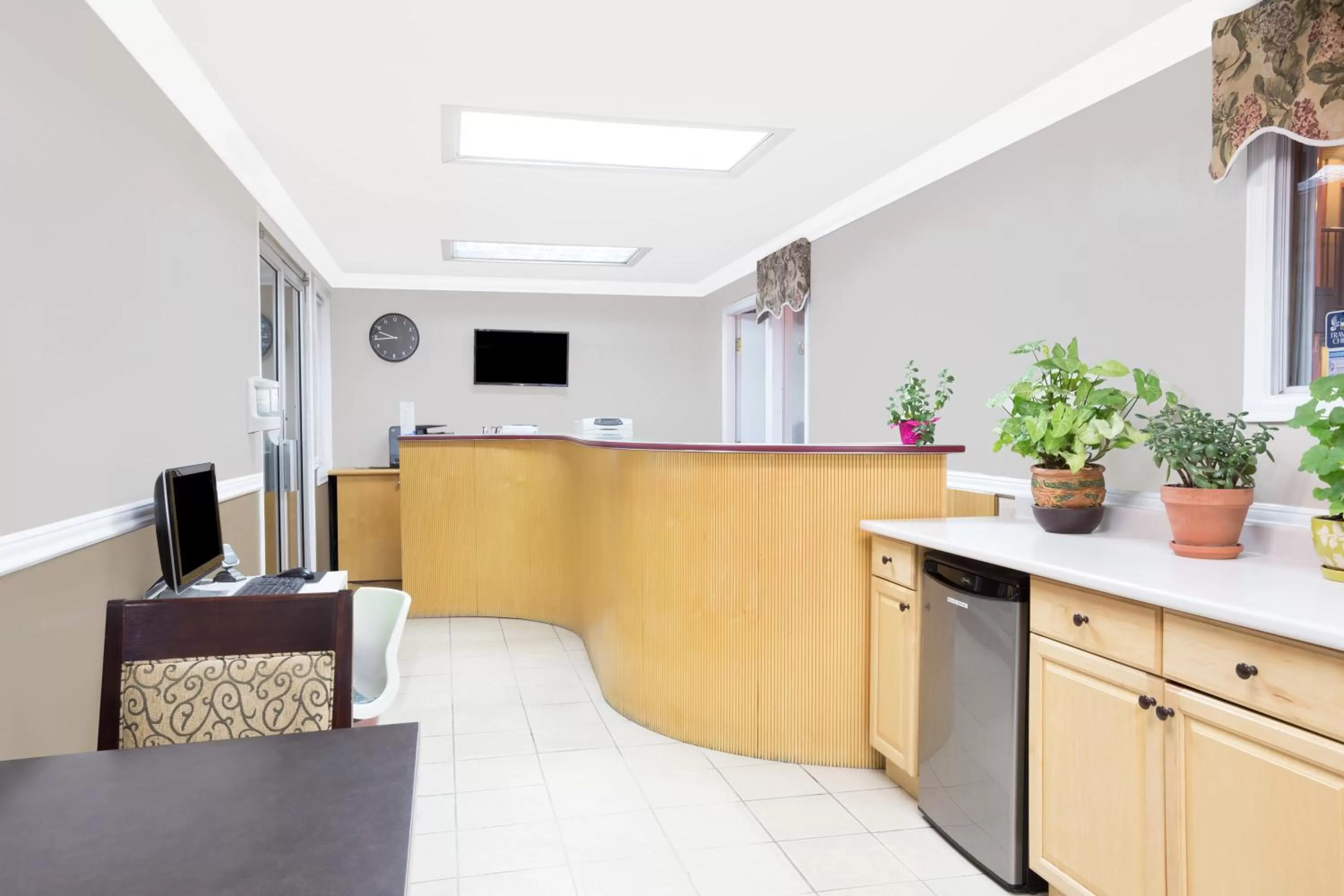 Lobby or reception in Super 8 by Wyndham Quesnel BC