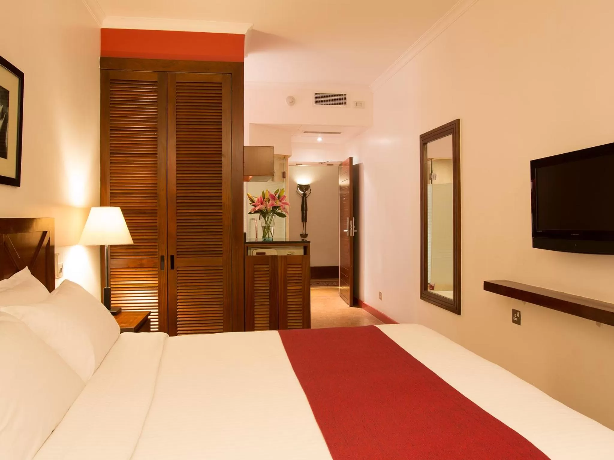 Photo of the whole room, Bed in Ole Sereni