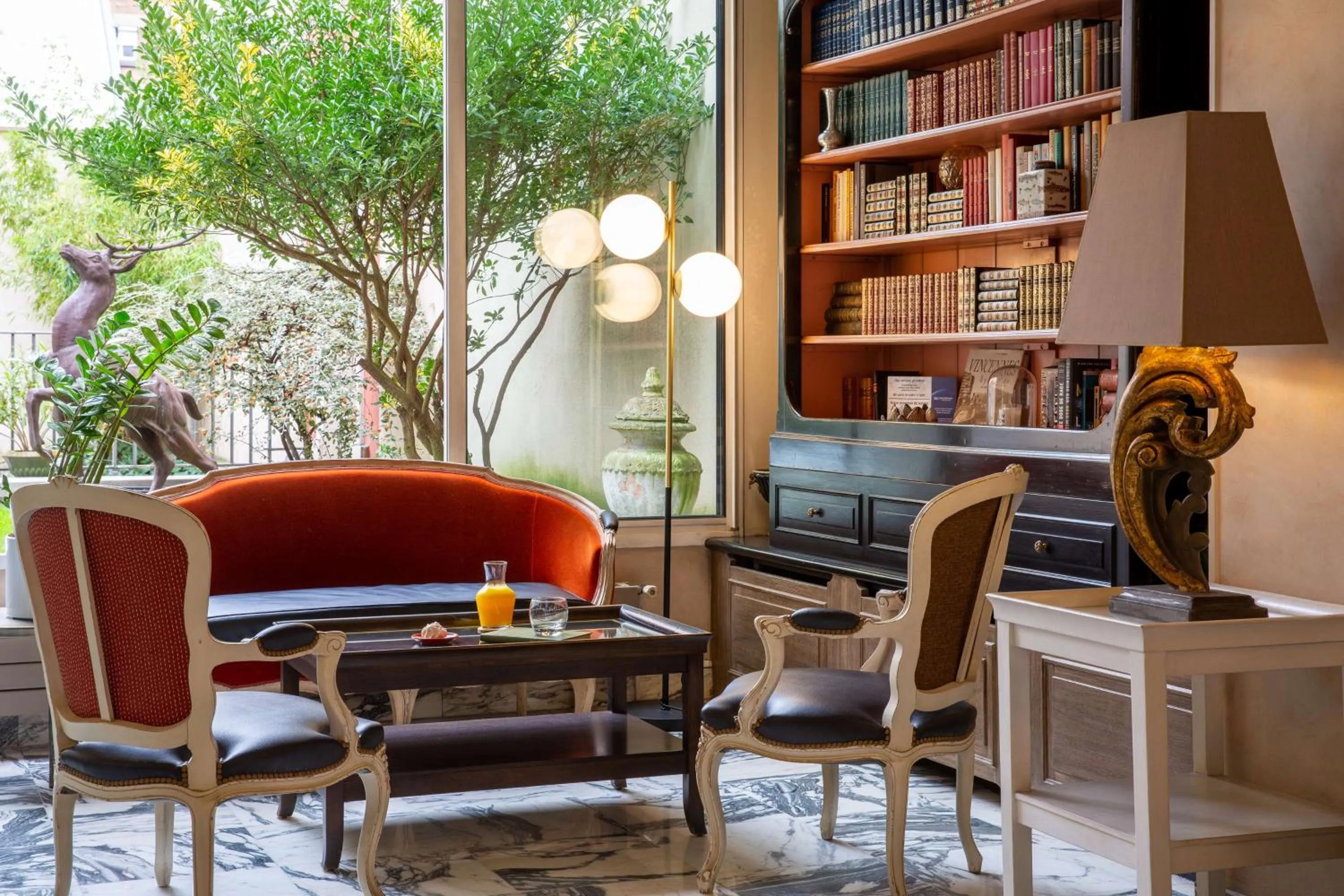 Lobby or reception in Best Western Saint-Louis - Grand Paris - Vincennes