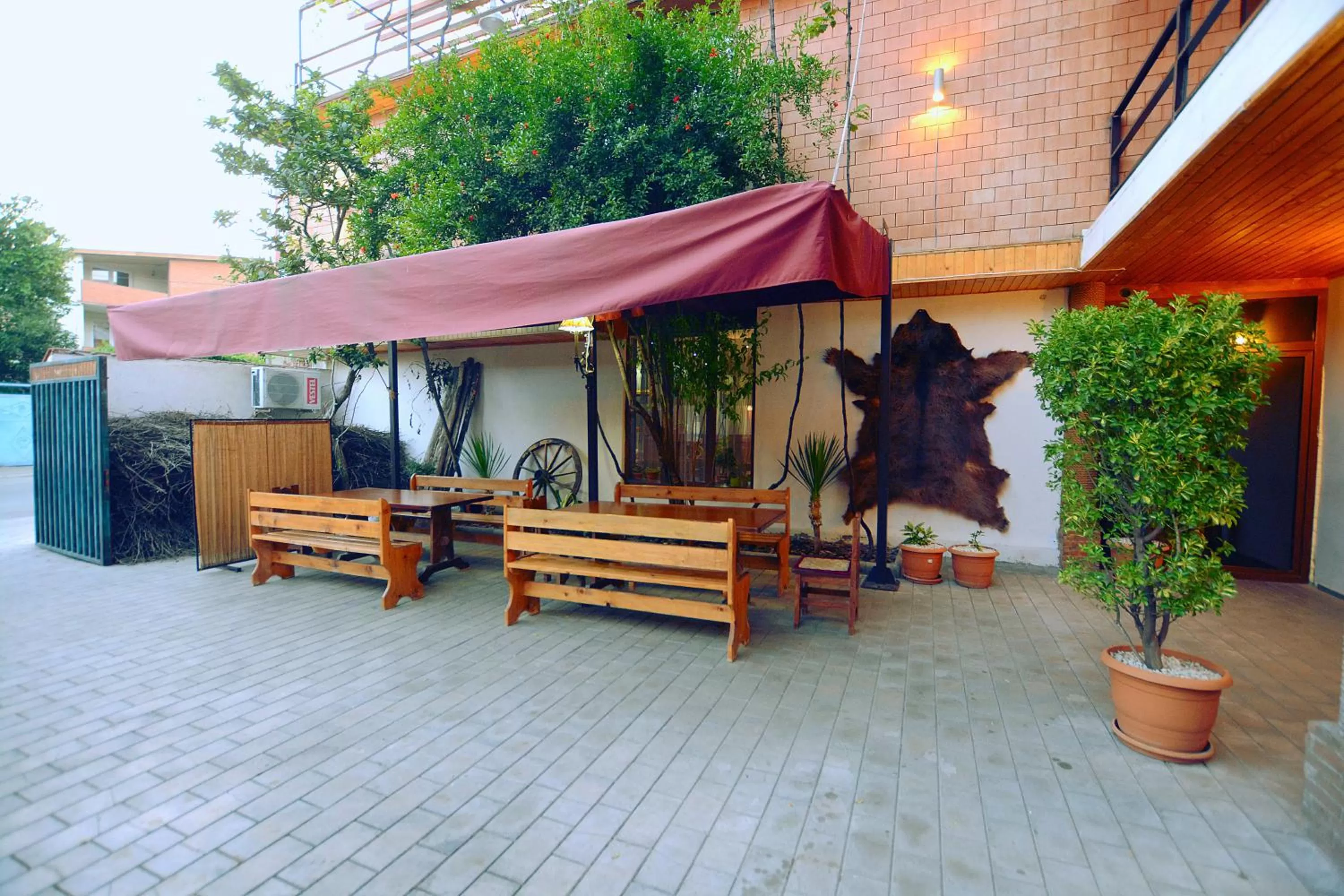 Restaurant/places to eat in Chveni sakhli