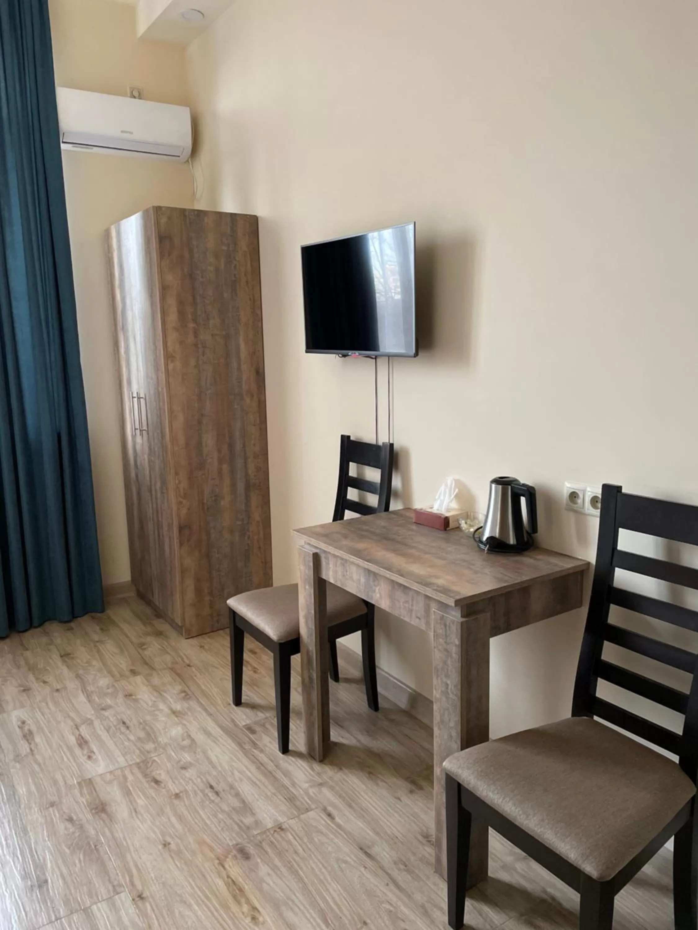 Dining area in Glendale Boutique Hotel