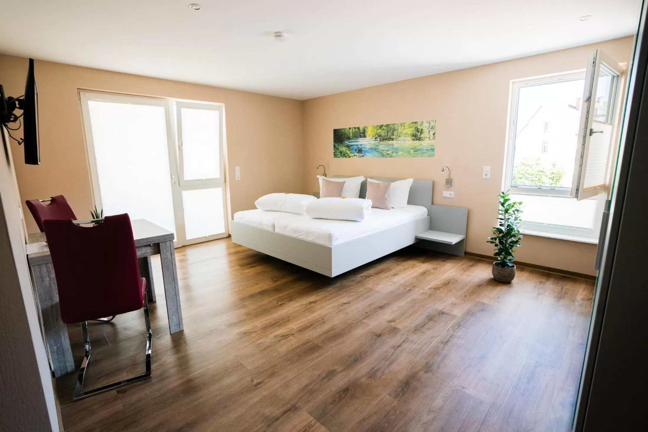 Seating area, Bed in Burgers Hotel