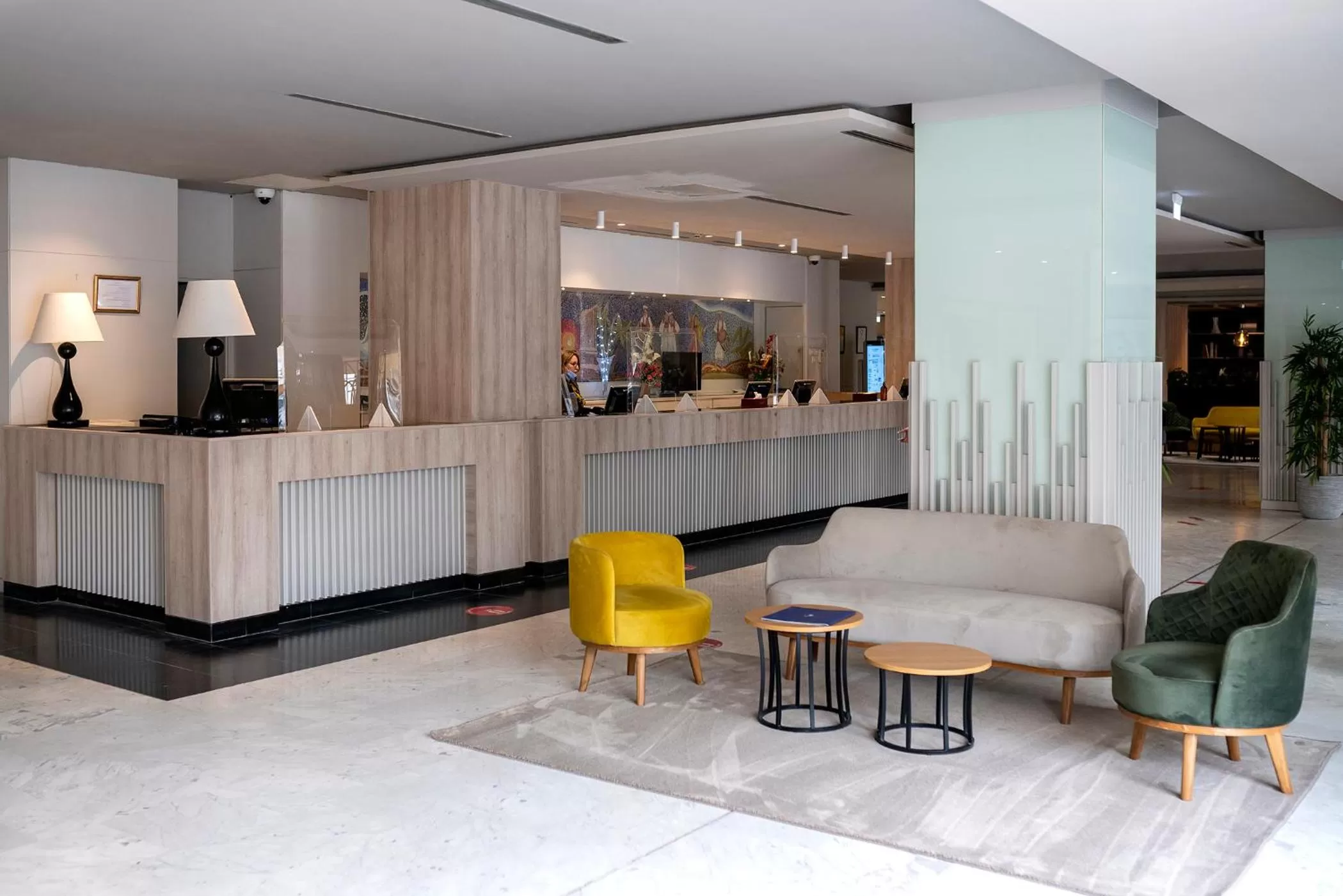 Staff in Golden Tulip El Mechtel