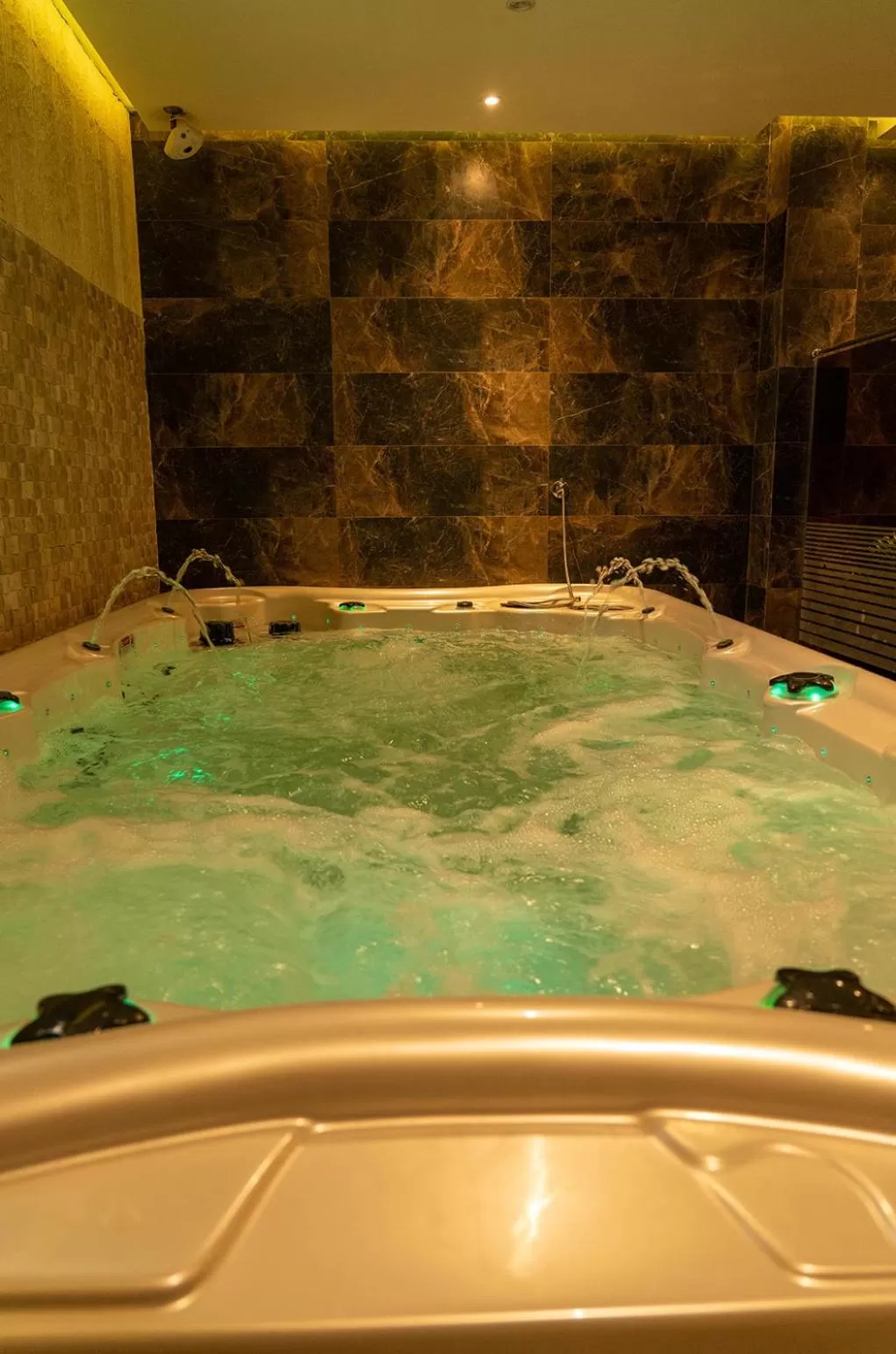 Hot Tub in Aracan Portsaid