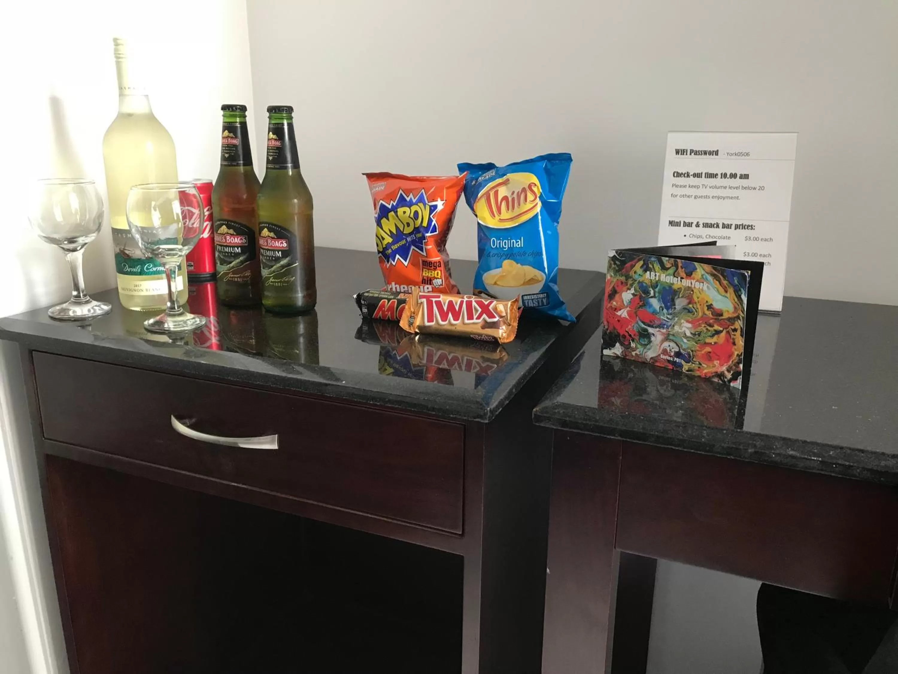 Food and drinks in Art Hotel on York