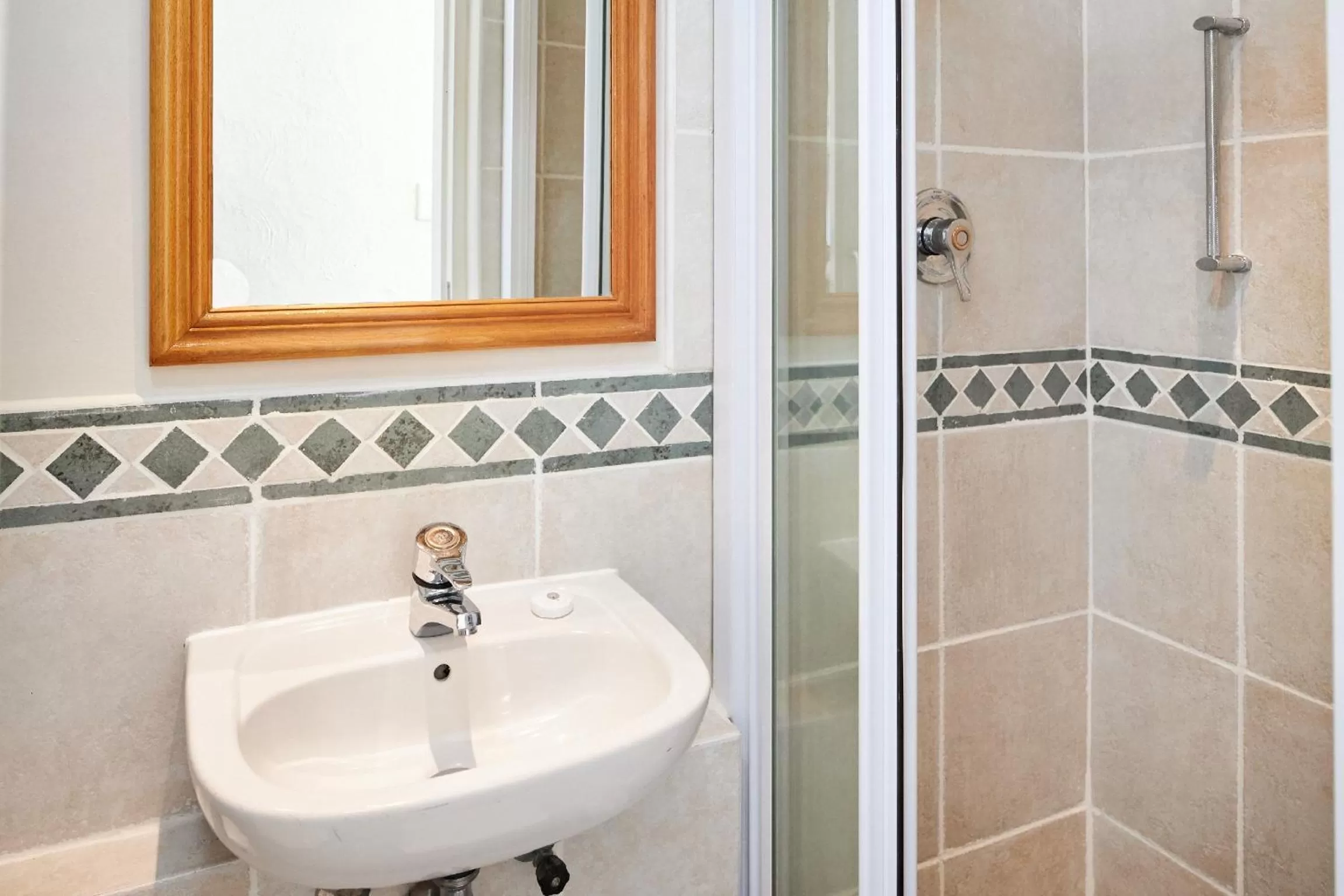 Shower in First Group Breakers Resort - Official