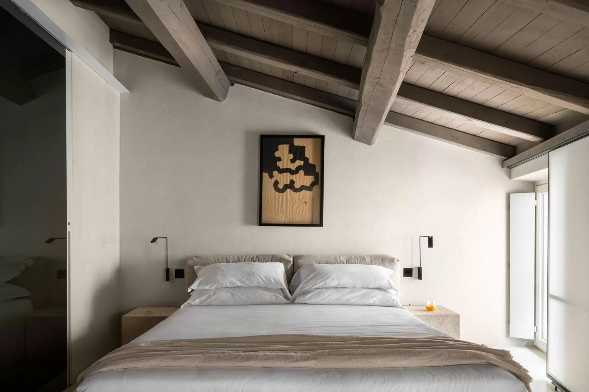 Photo of the whole room, Bed in Hotel Scenario