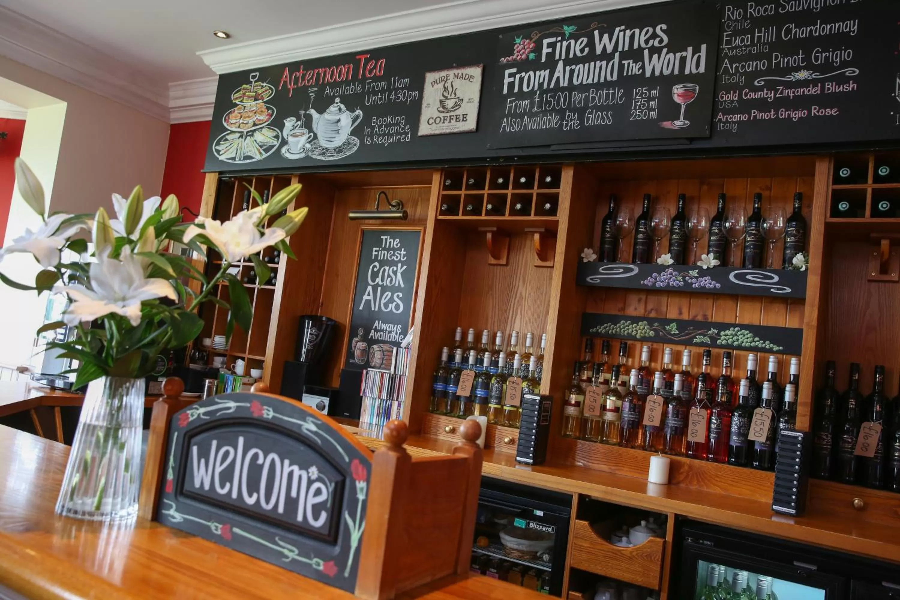 Lounge or bar, Lounge/Bar in The White House Inn - Whitby