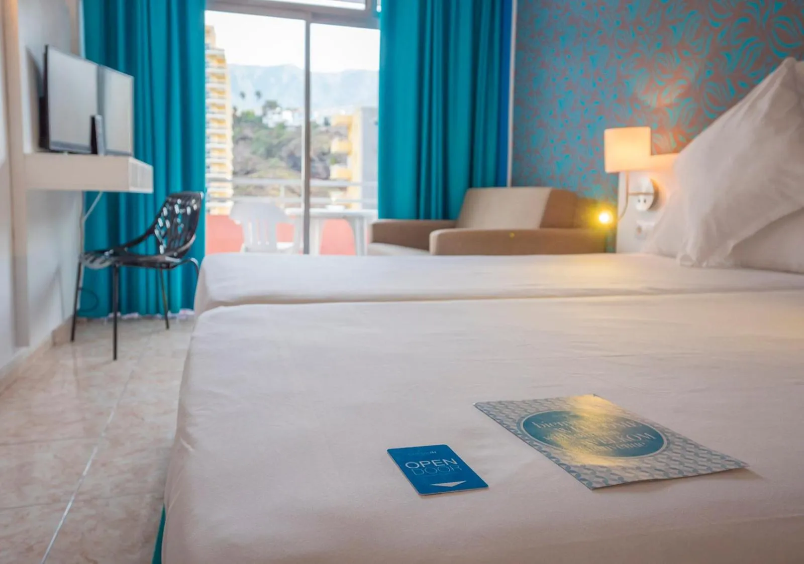 Photo of the whole room, Bed in Checkin Concordia Playa