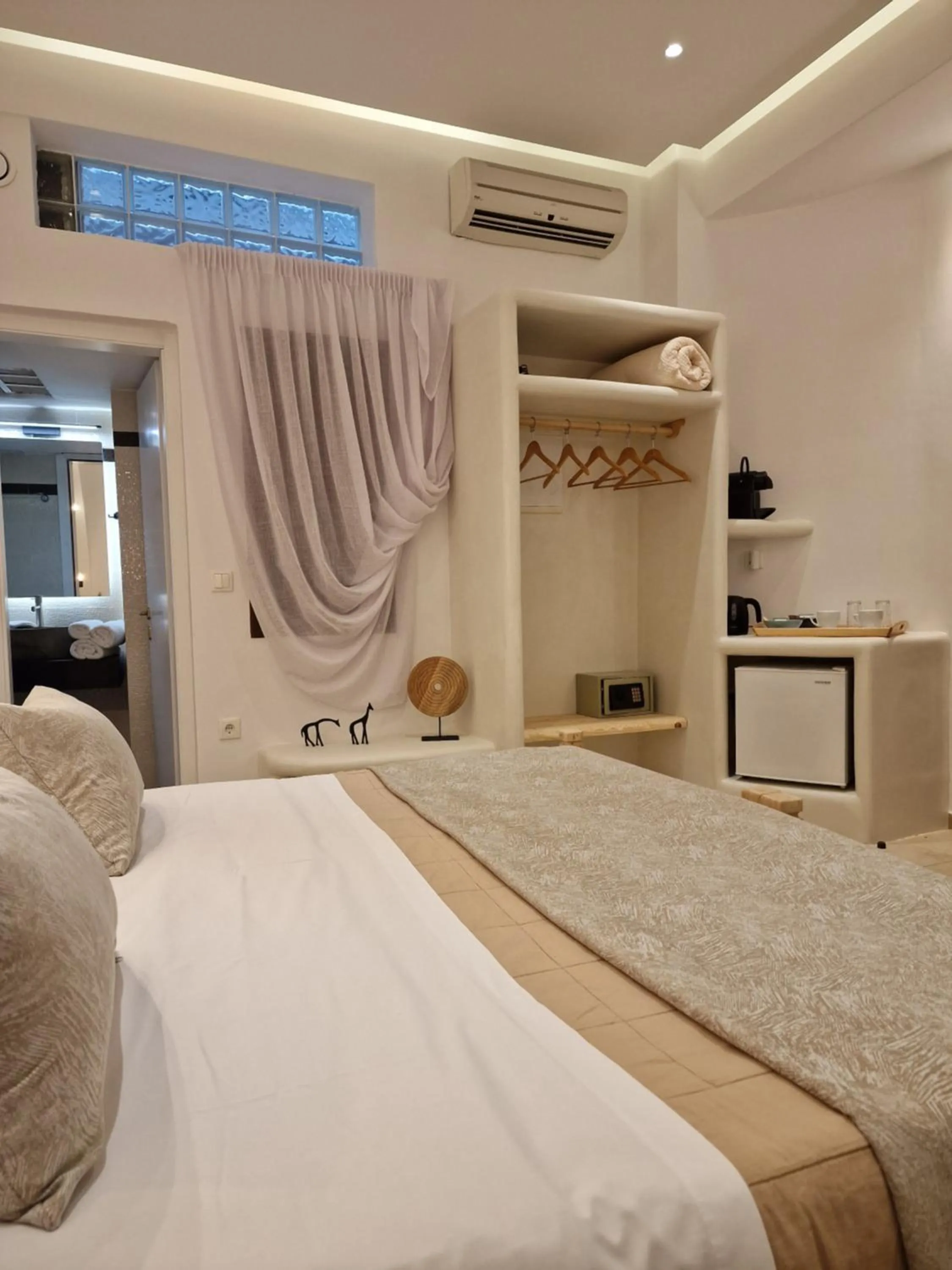 Photo of the whole room in Amerisa Suites & Villa