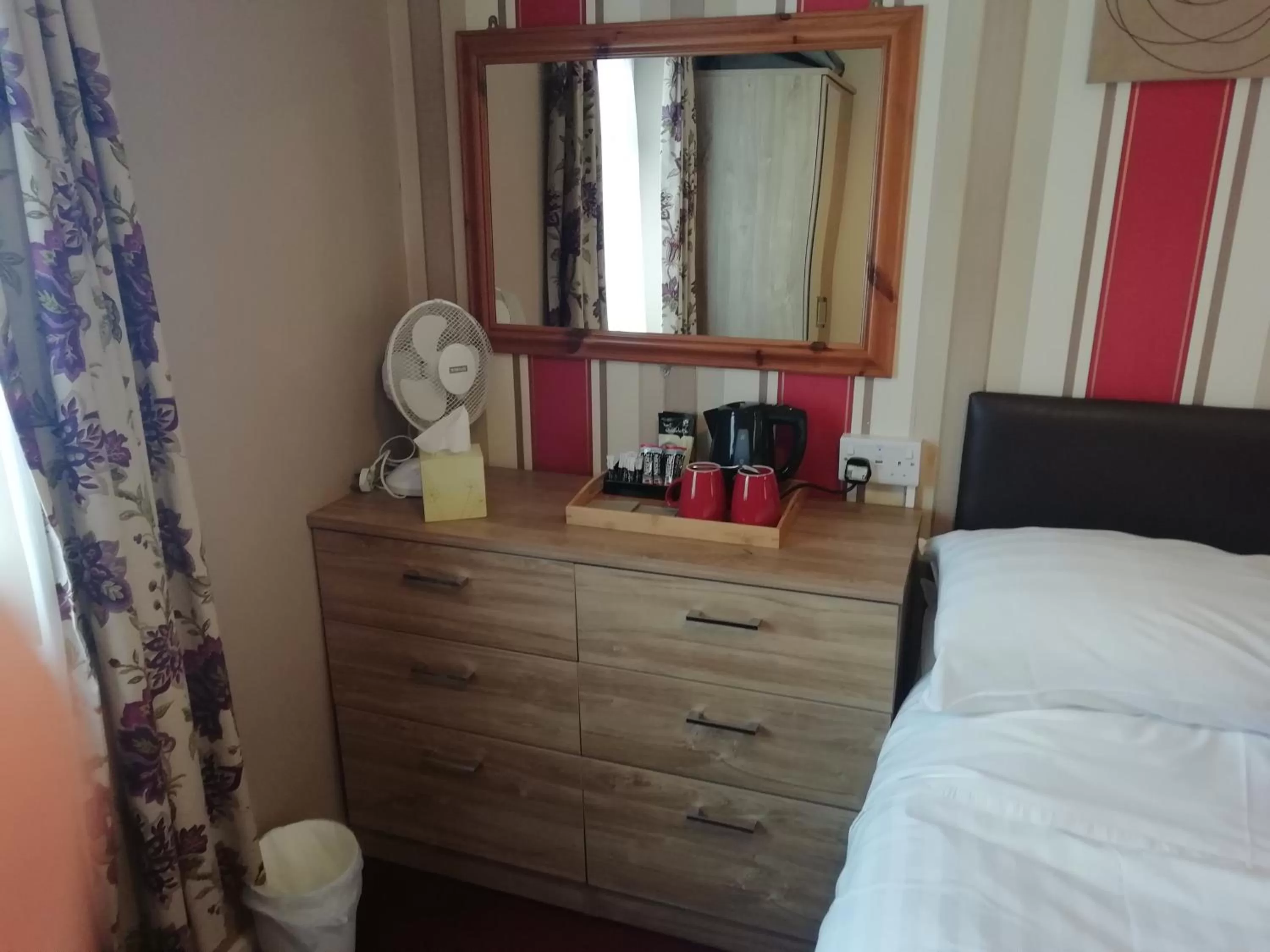 Bedroom, Bed in Shirley Heights Hotel