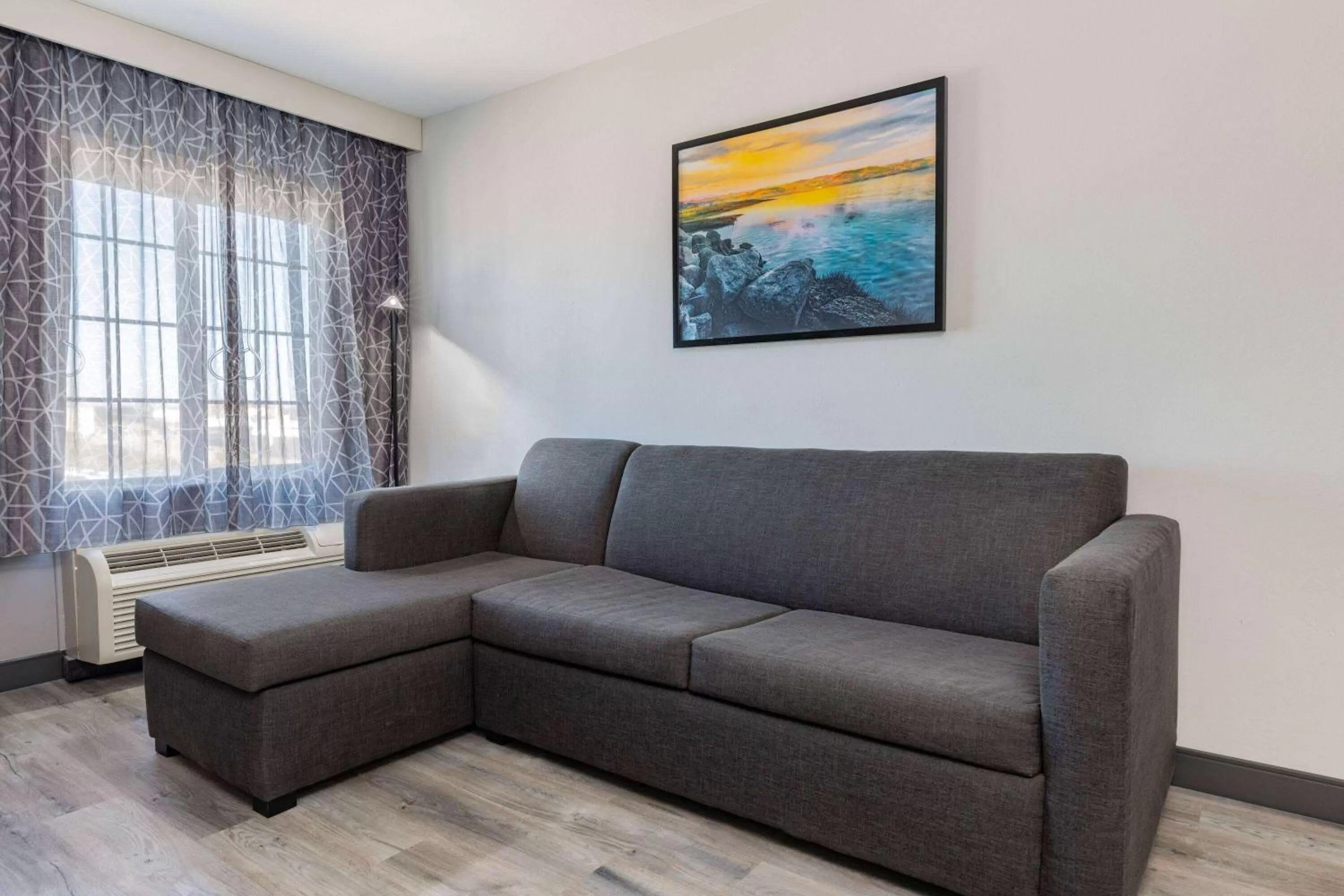 Bedroom in La Quinta Inn & Suites by Wyndham Ardmore