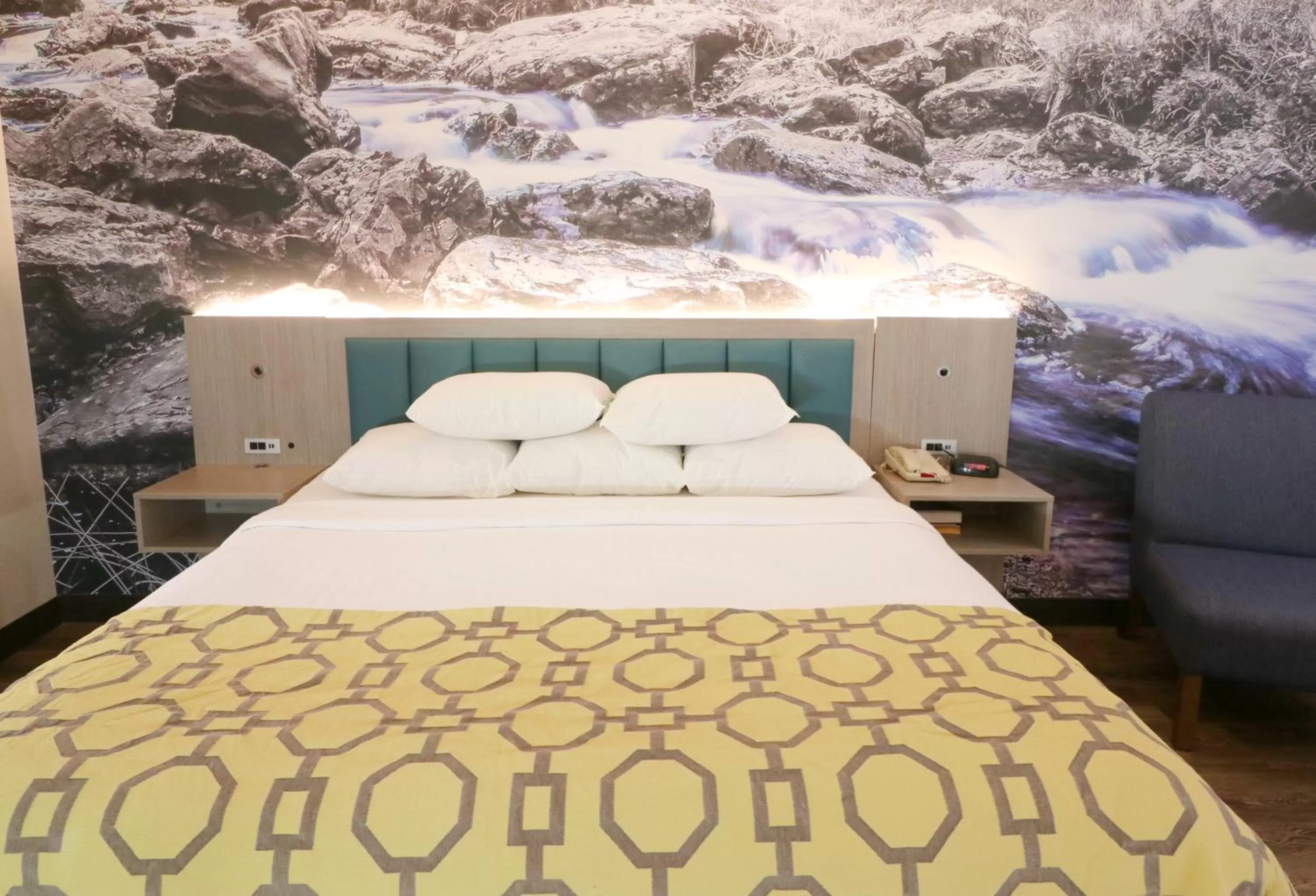 Photo of the whole room, Bed in Baymont by Wyndham Gatlinburg On The River