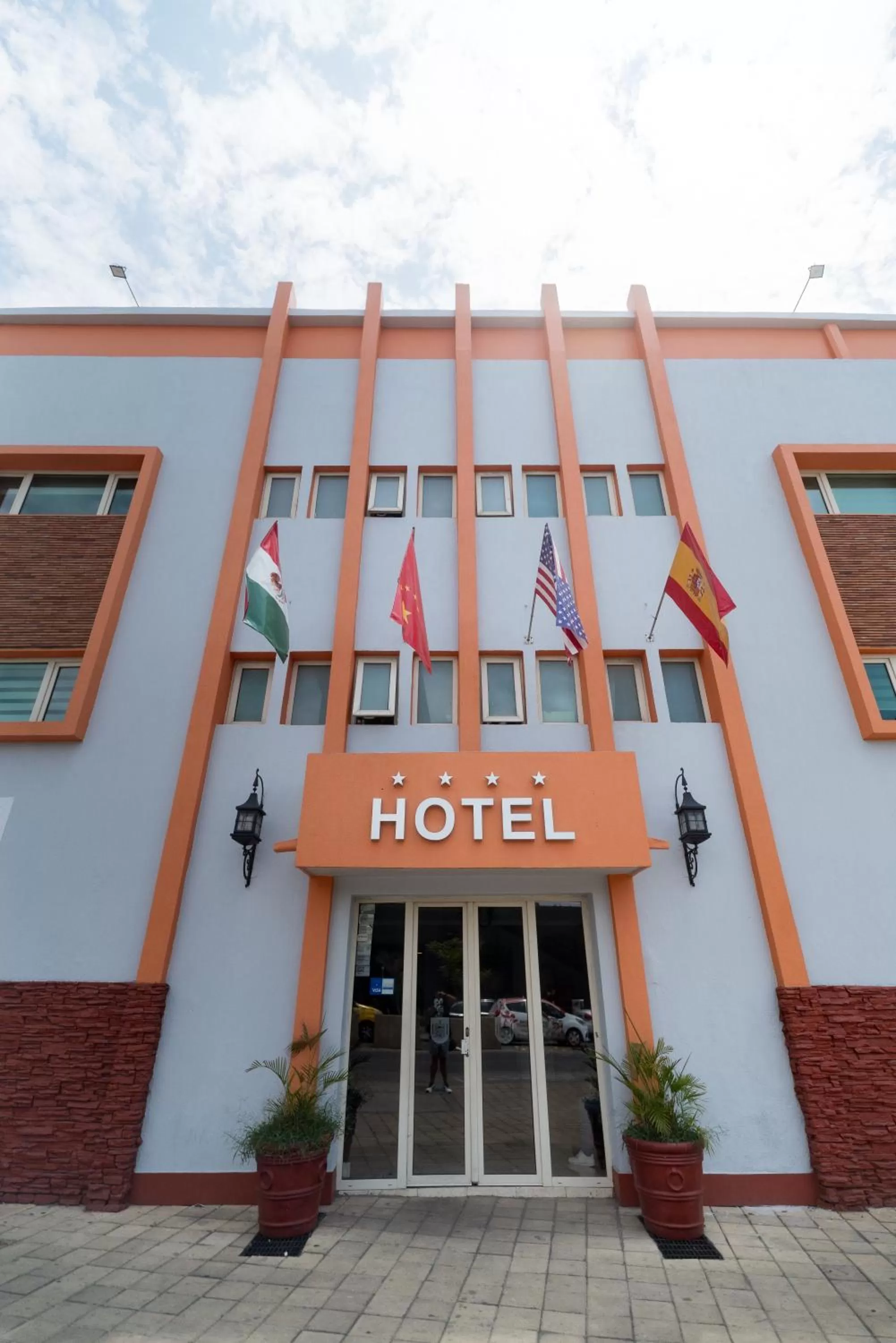 Facade/entrance in Hotel Alcazar - Guadalajara Centro Historico