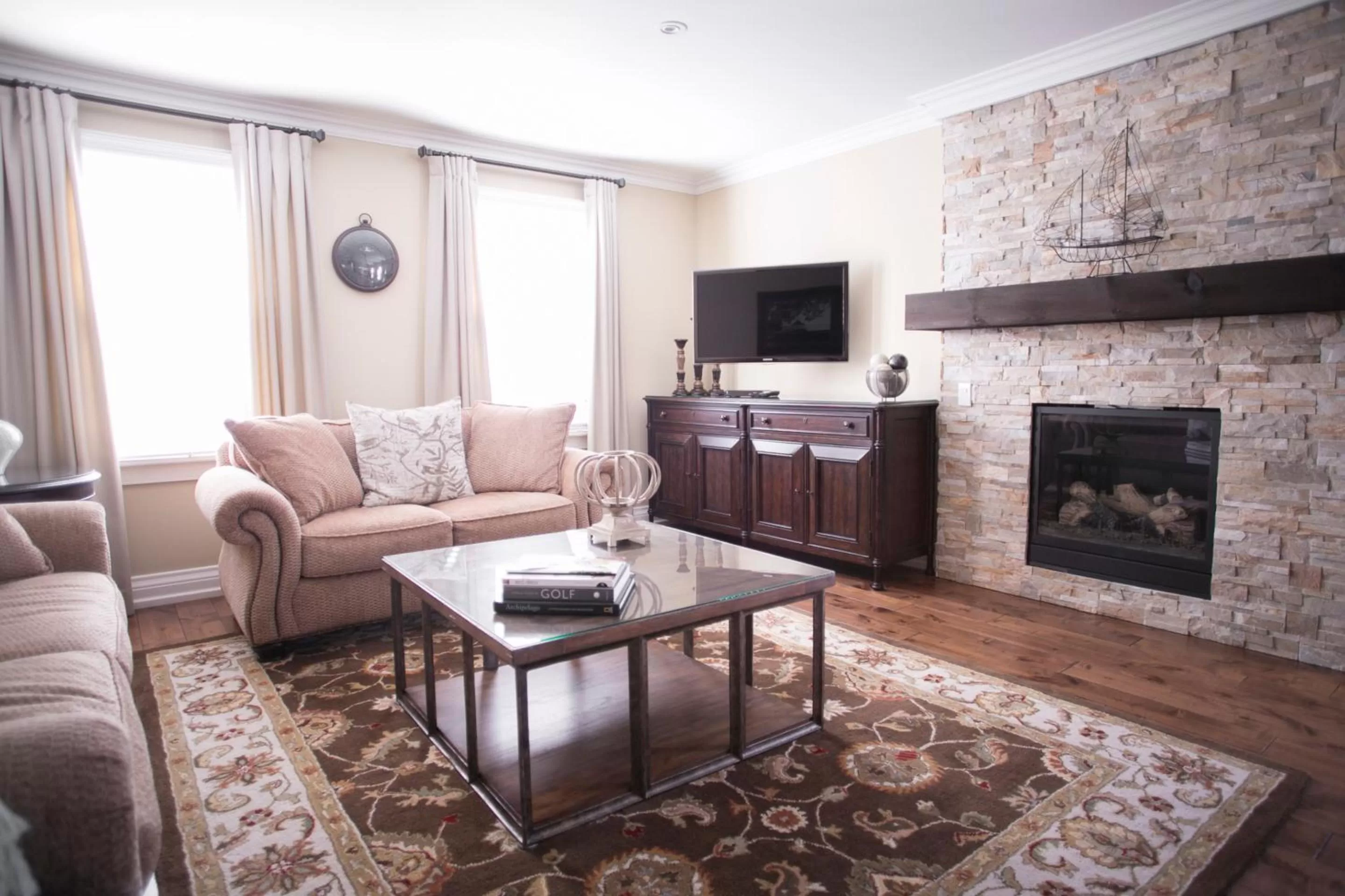 TV and multimedia in 124 on Queen Hotel & Spa