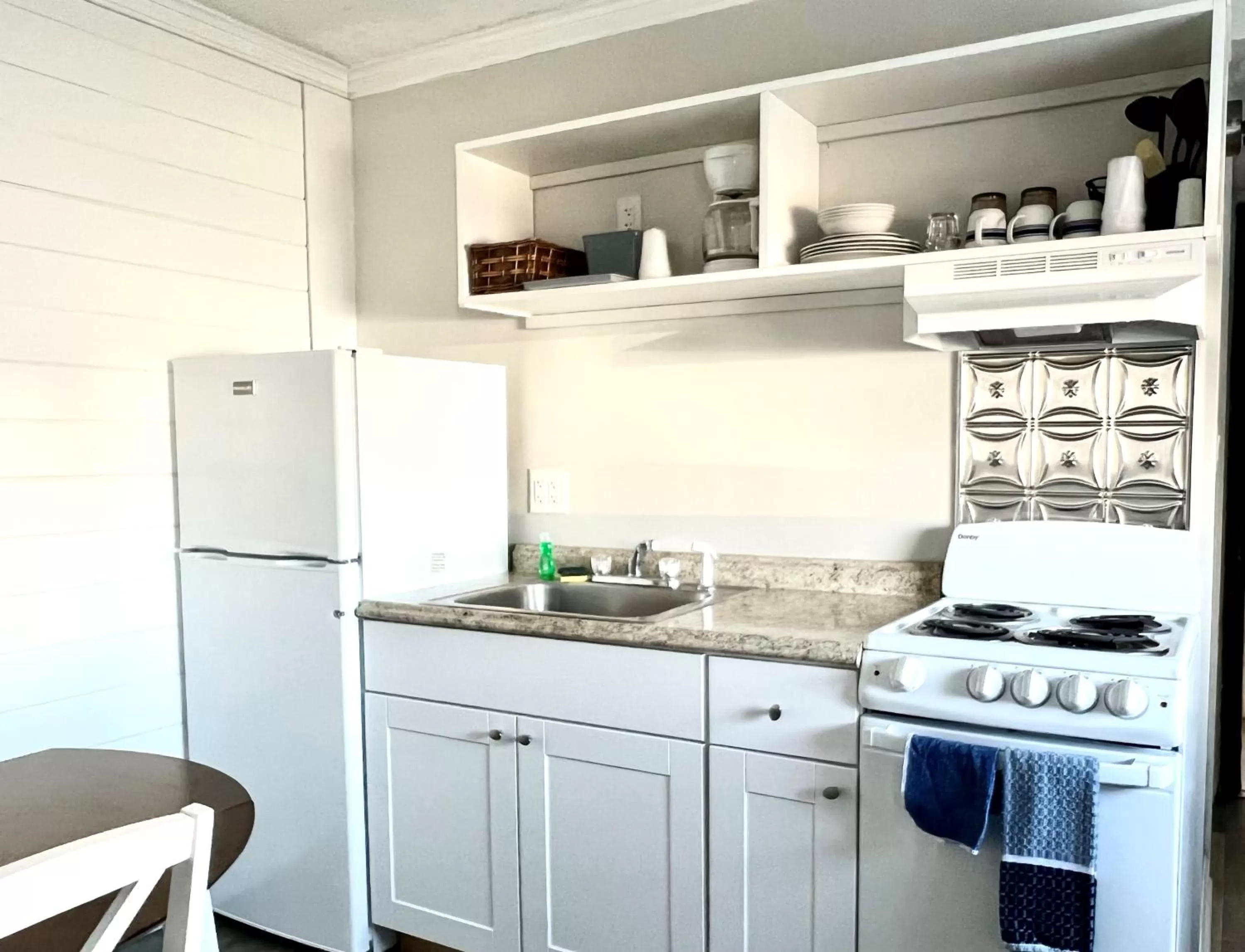 Kitchen or kitchenette in Atlantic Oceanside Dewey