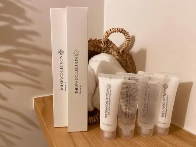 Logie Marie with hottub in the garden