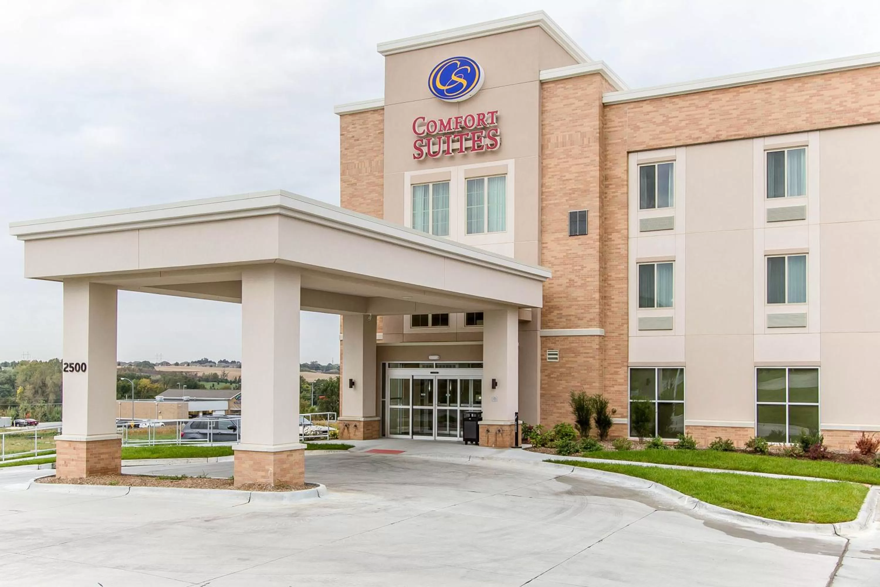 Facade/entrance in Comfort Suites West Omaha