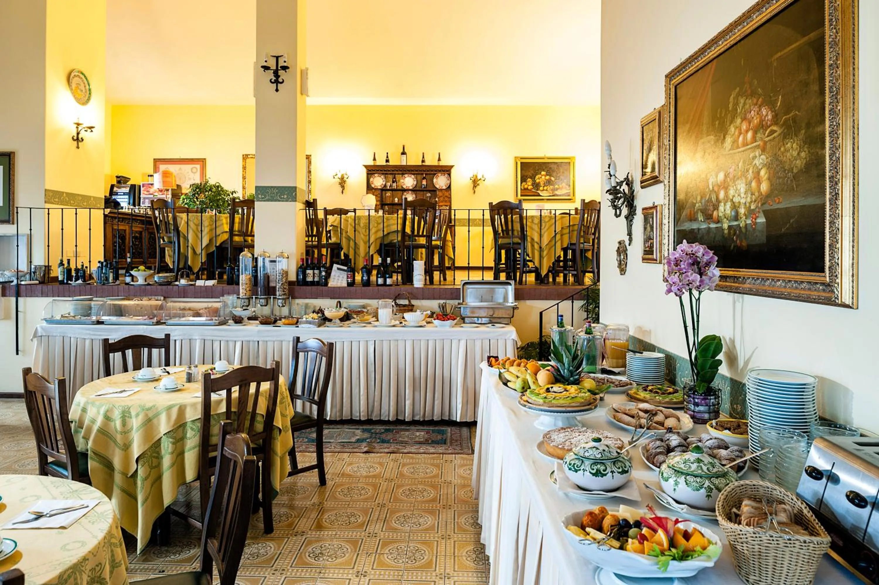 Restaurant/places to eat in Hotel Sirius