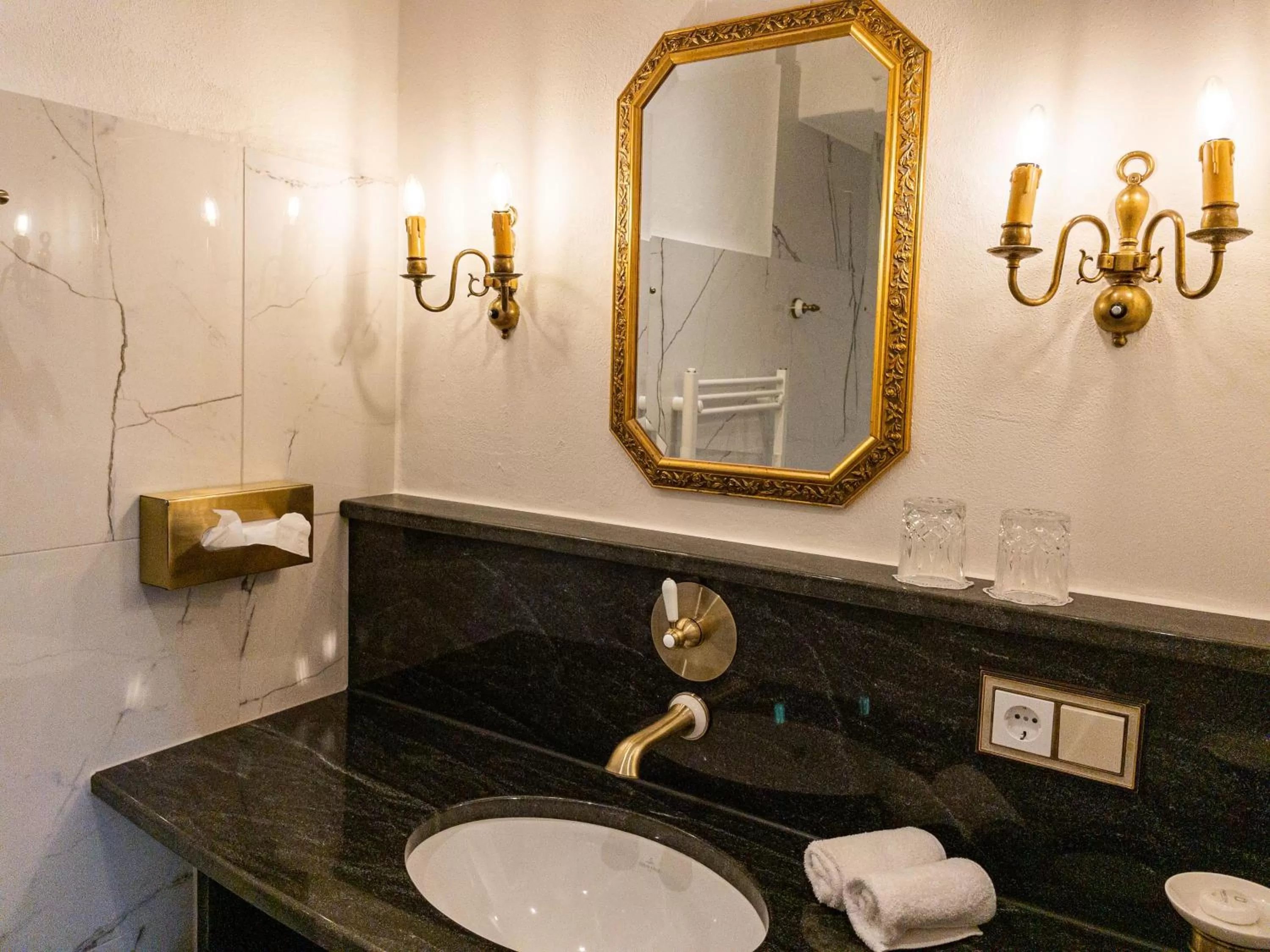 Bathroom in Gasthof Lend-Platzl