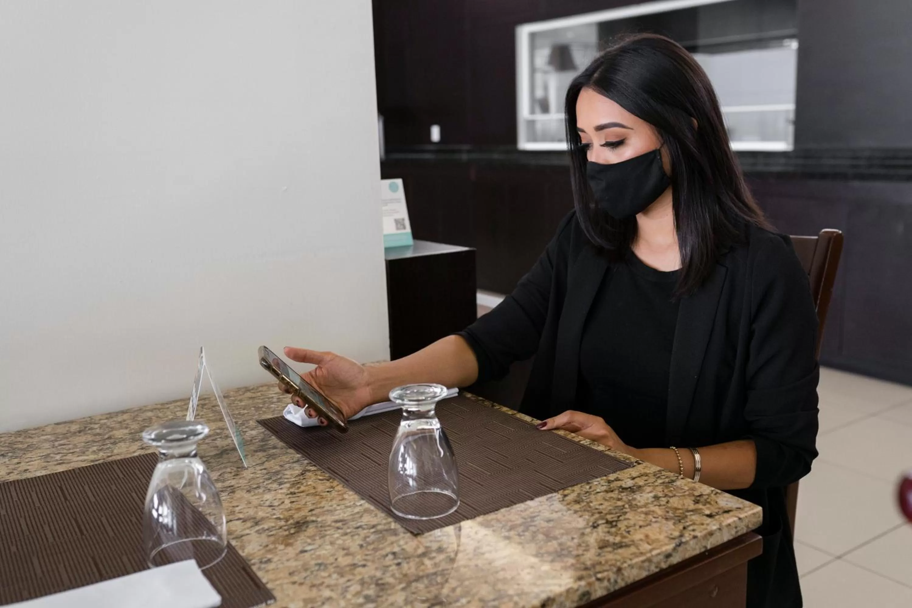 Restaurant/places to eat in Crown Victoria Hotel