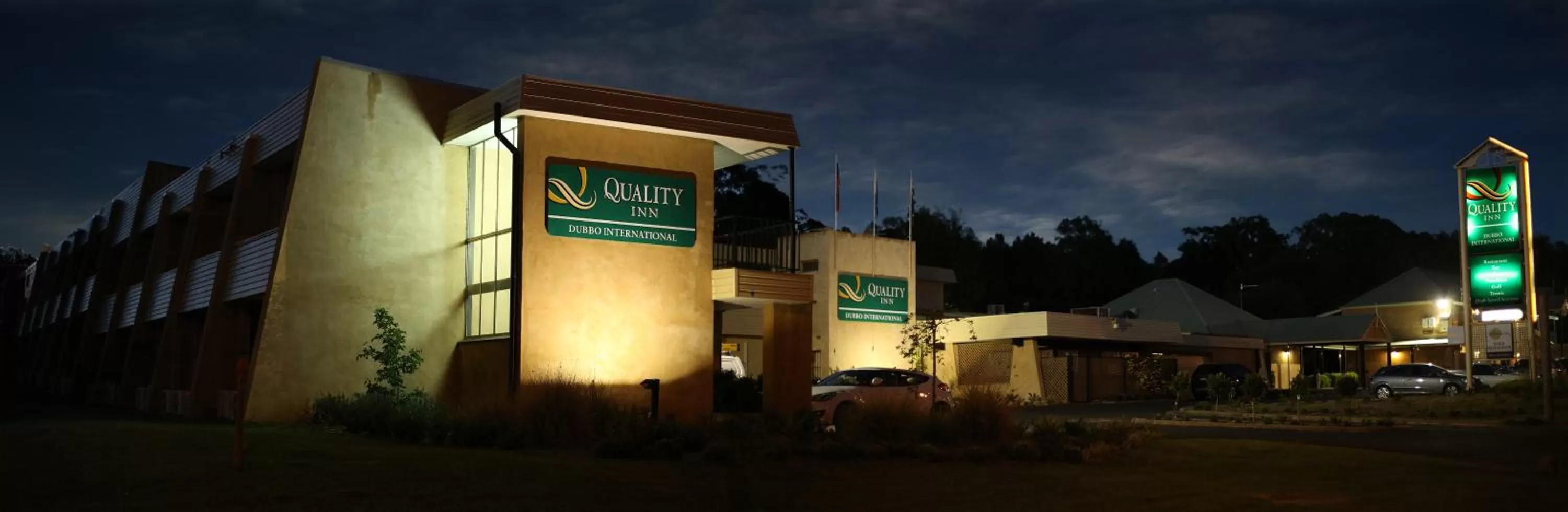Facade/entrance in Quality Inn Dubbo International